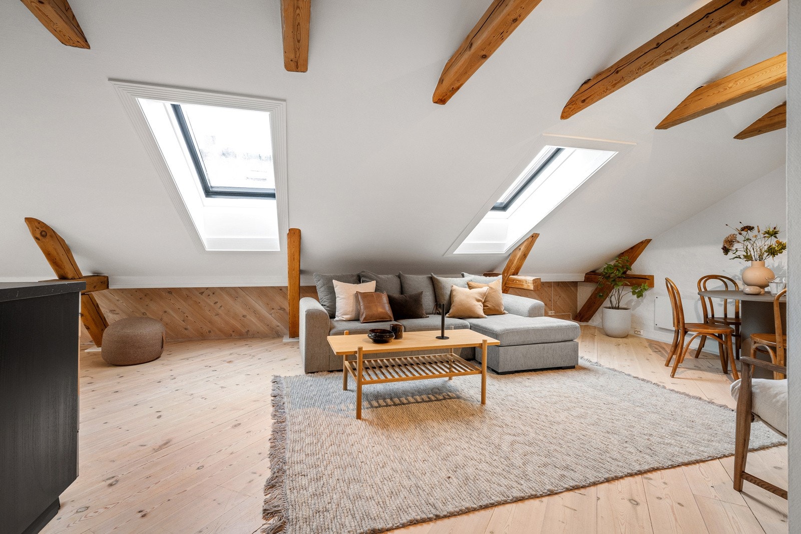 Takhøyde på opptil ca. 3 meter i oppholdsrommet. Galleribilde