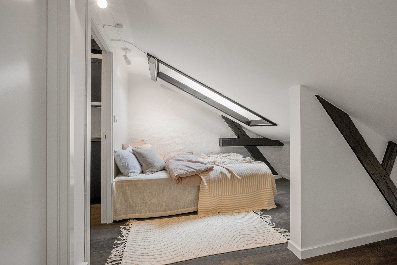 Boligens tredje soverom (Dette soverommet er byggemeldt og godkjent som soverom av Plan- og bygningsetaten, men rommet ikke er måleverdig iht. NS3940 ifølge takstmann.) Galleribilde