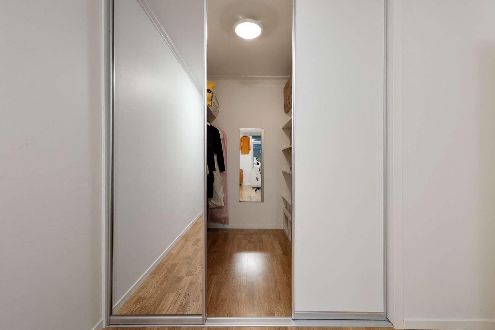 Inngang til garderobe Galleribilde