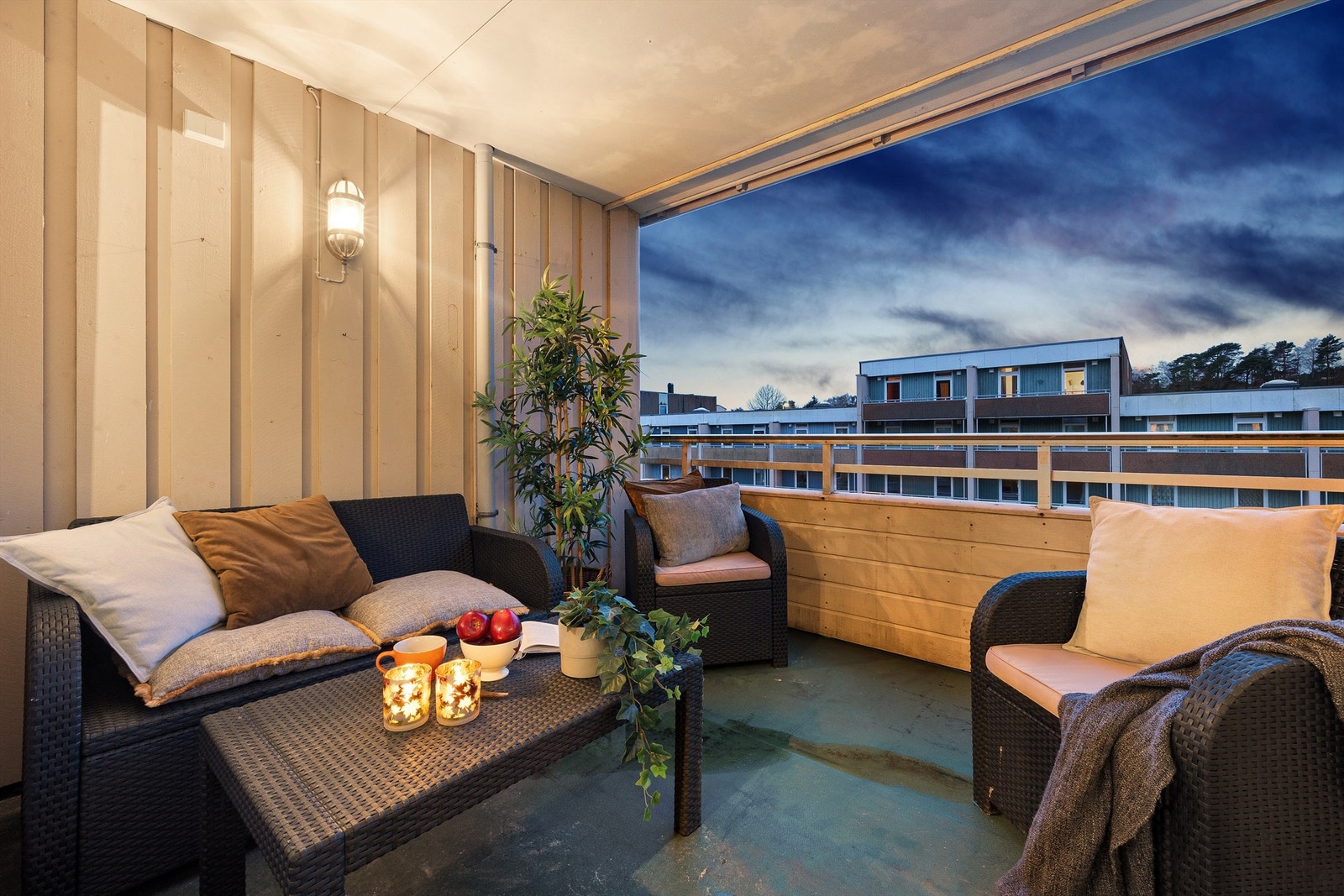 Balkong i forlengelse av stuen på ca. 8 kvm. Galleribilde