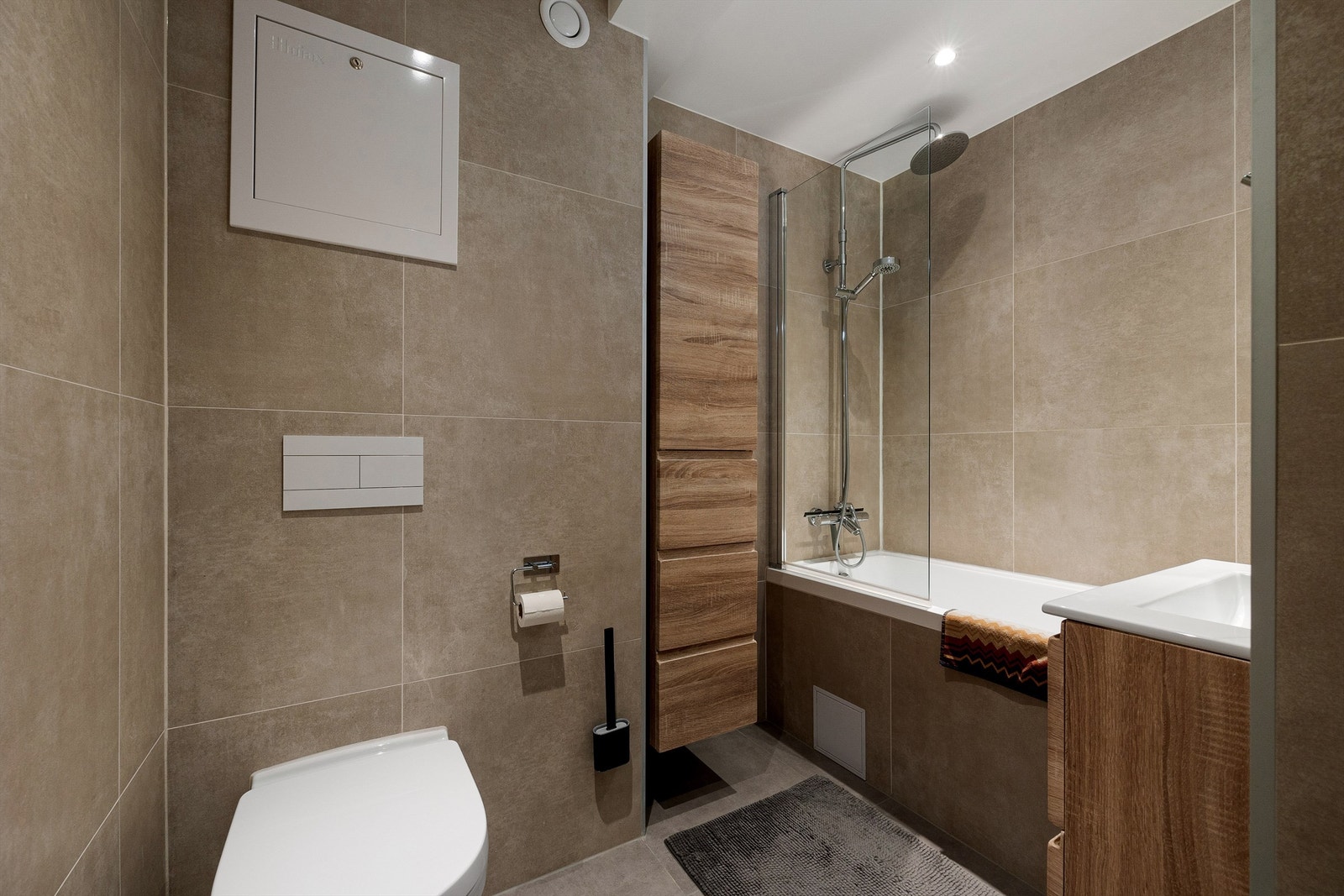 Pen og moderne bad fra 2020, som er utført av fagfolk Galleribilde