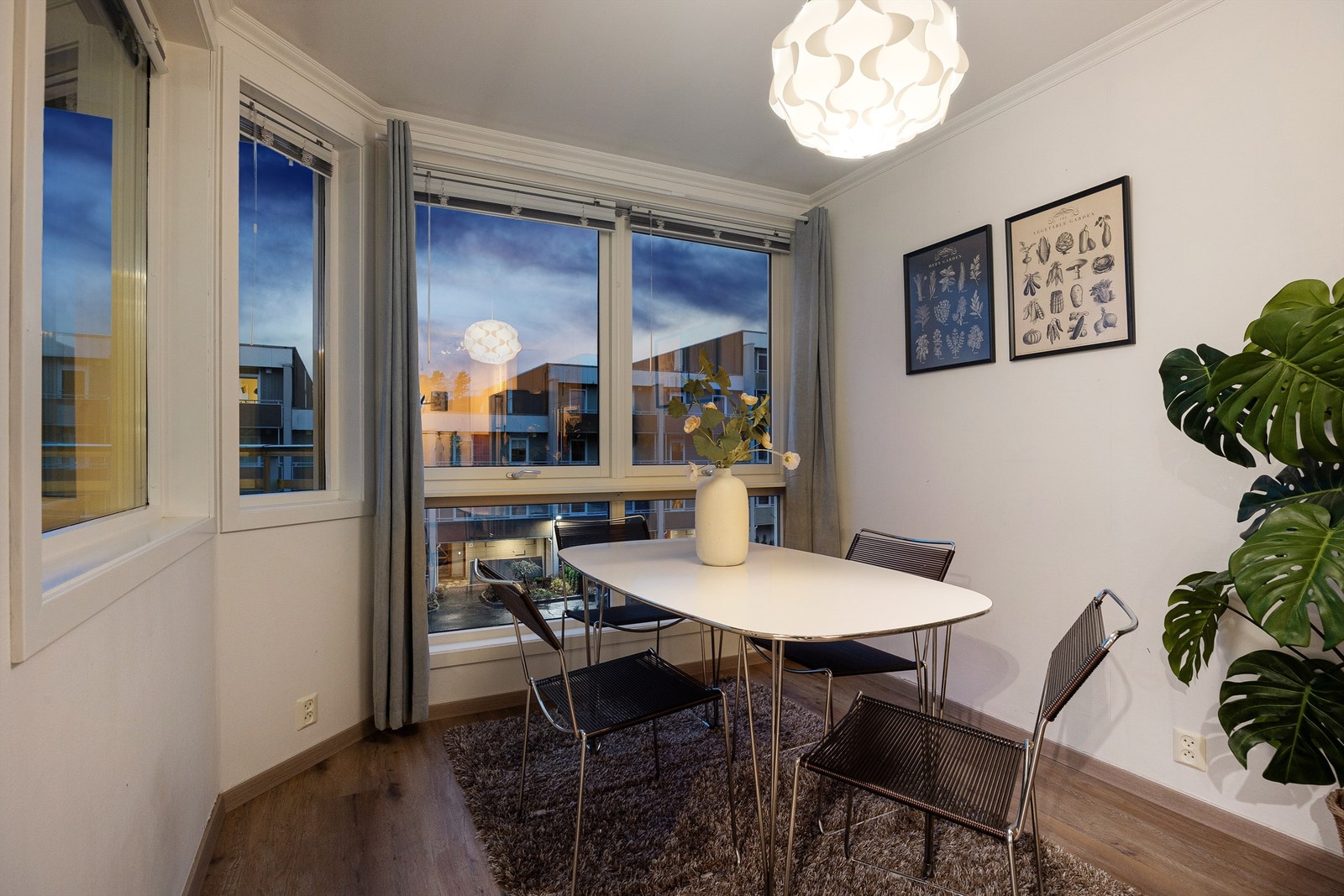 Spisestue til hverdag og fest Galleribilde