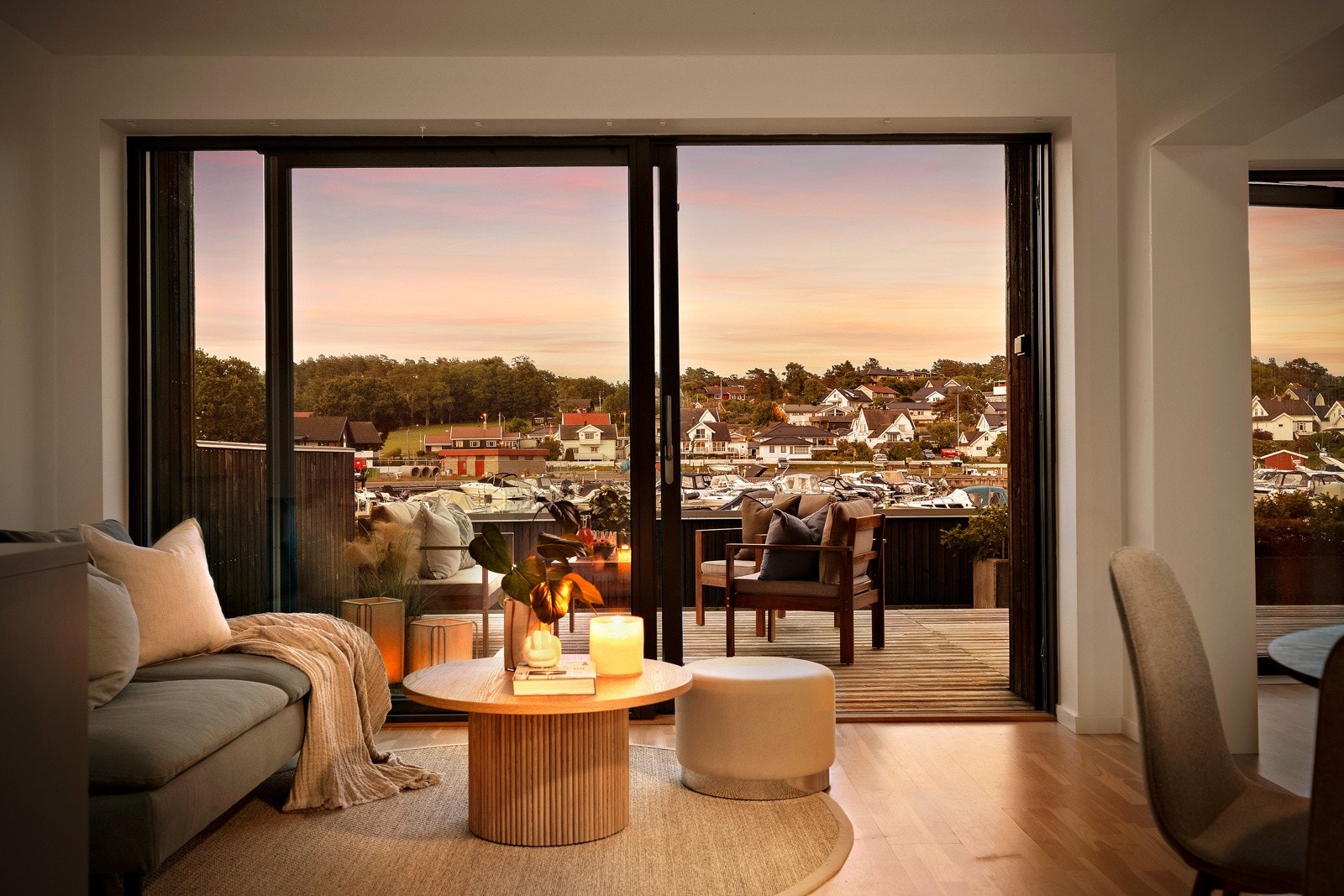 Stuen passer utmerket til både rolige og sosiale kvelder. Galleribilde