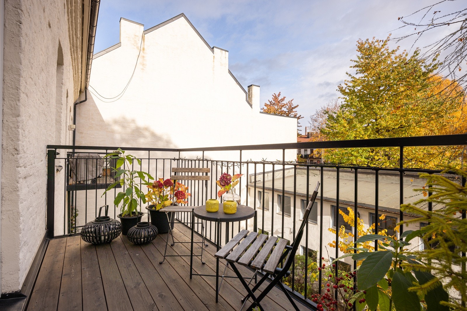 Balkongen er romslig med god plass til utemøbler og gass- og elektrisk grill er tillatt. Galleribilde