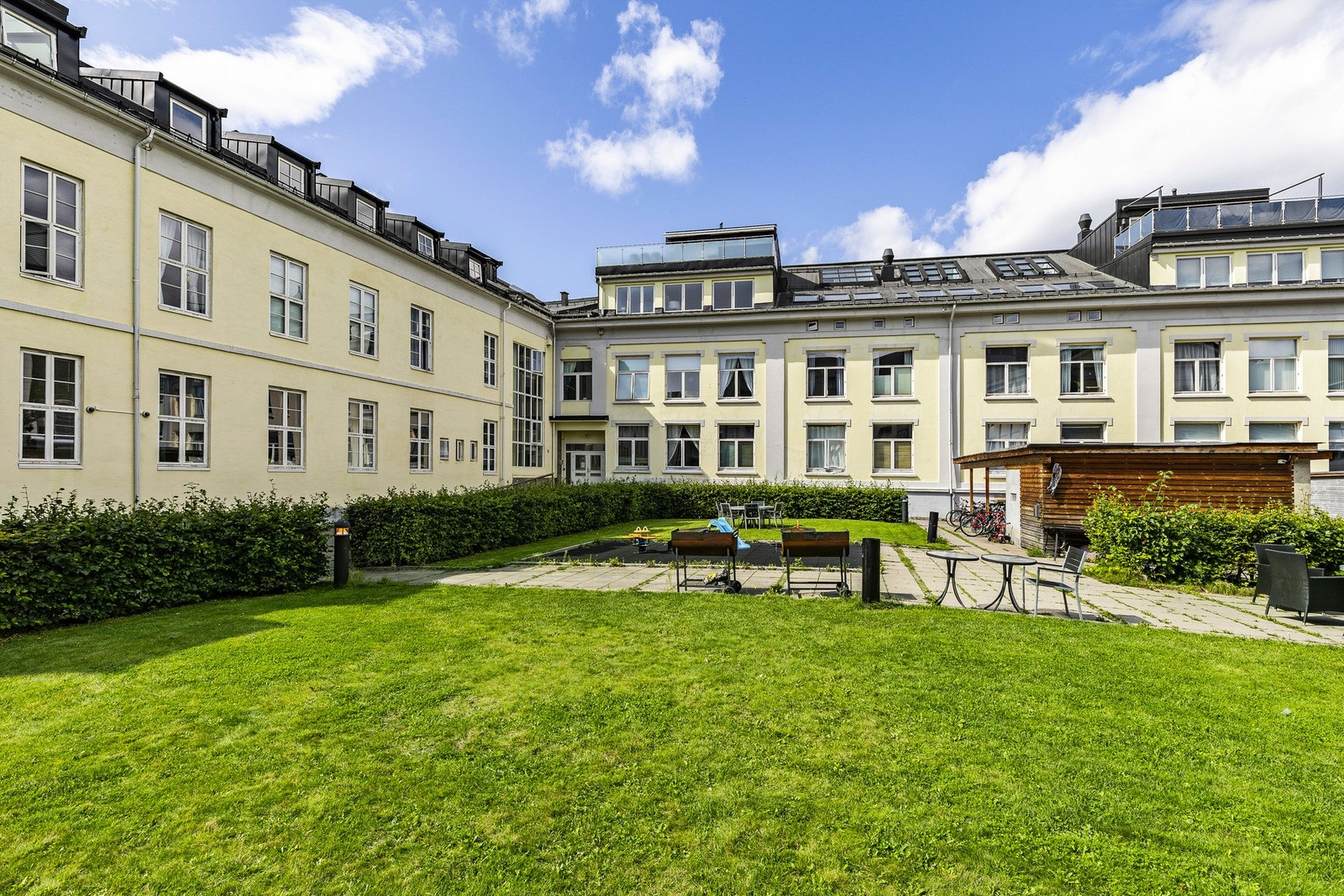 Leiligheten ligger i et ærverdig bygg midt i kjernen av Drammen sentrum Galleribilde