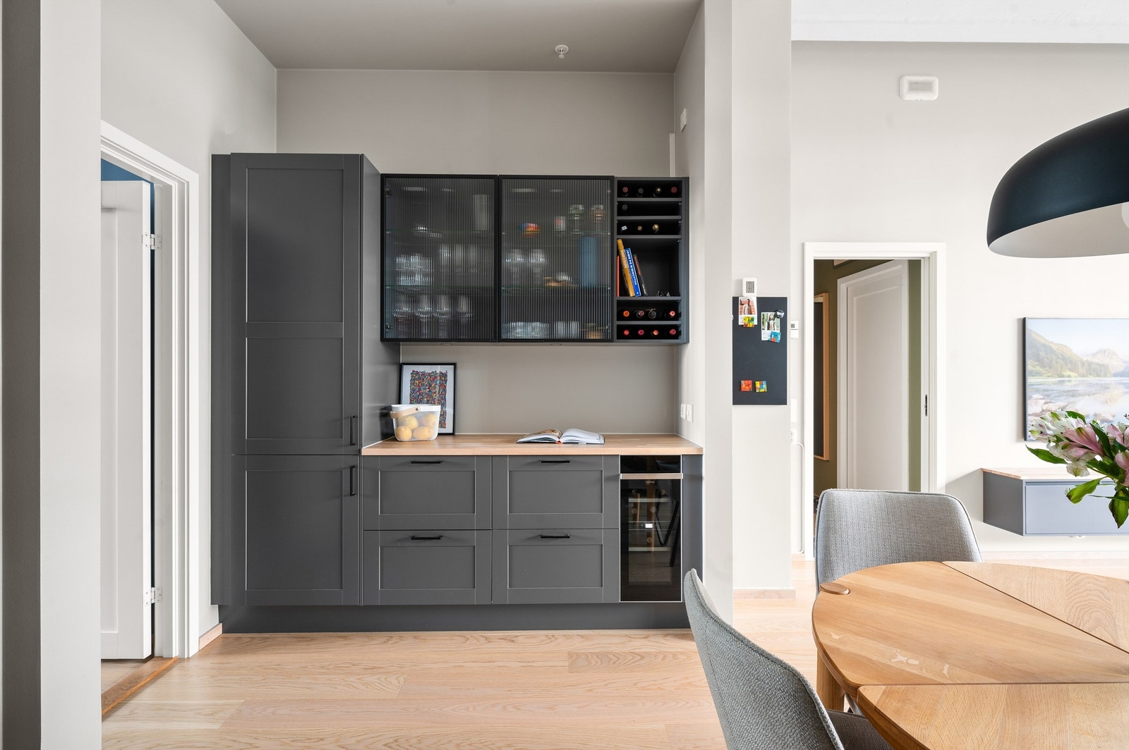 Velutnyttet nisje med "ekstra" kjøkkeninnredning Galleribilde