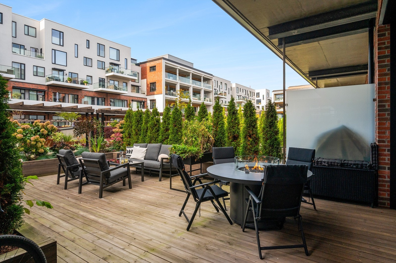 Velkommen til Bøkkerveien 6A - Presentert av Emir Resulbegovic i Krogsveen Galleribilde