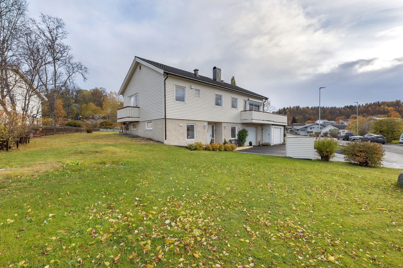 Styrmanssvegen 52 er en fin og meget godt plassert enebolig på Mortensnes på vestsiden av Tromsøya Galleribilde