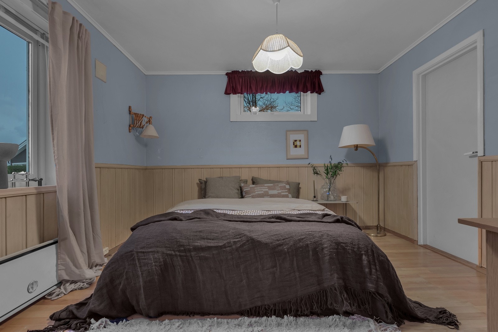 Stort rom på ca. 11,5m2 med tilstøtende bod Galleribilde