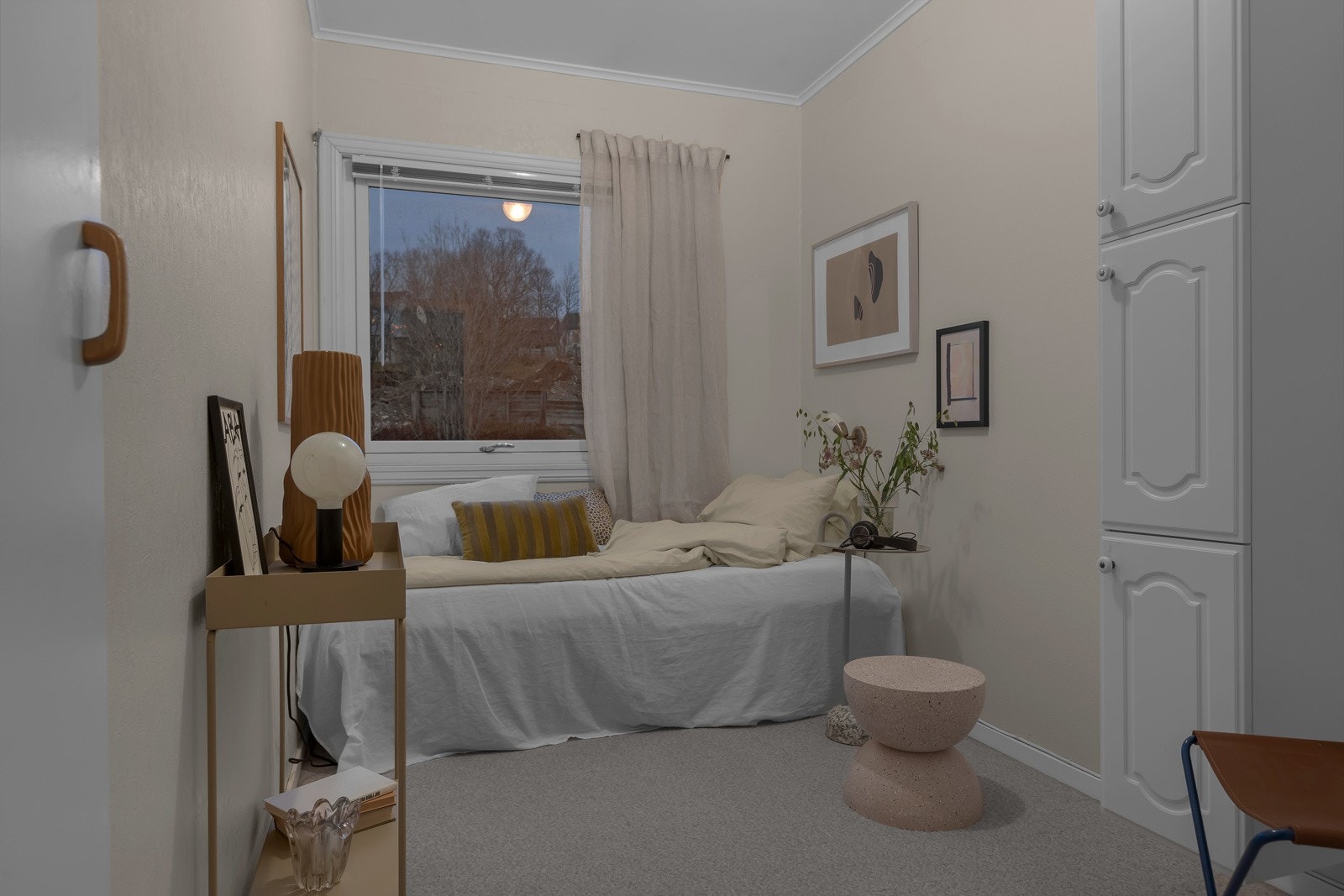 Soverom 2 ligger vegg i vegg med det største soverommet Galleribilde