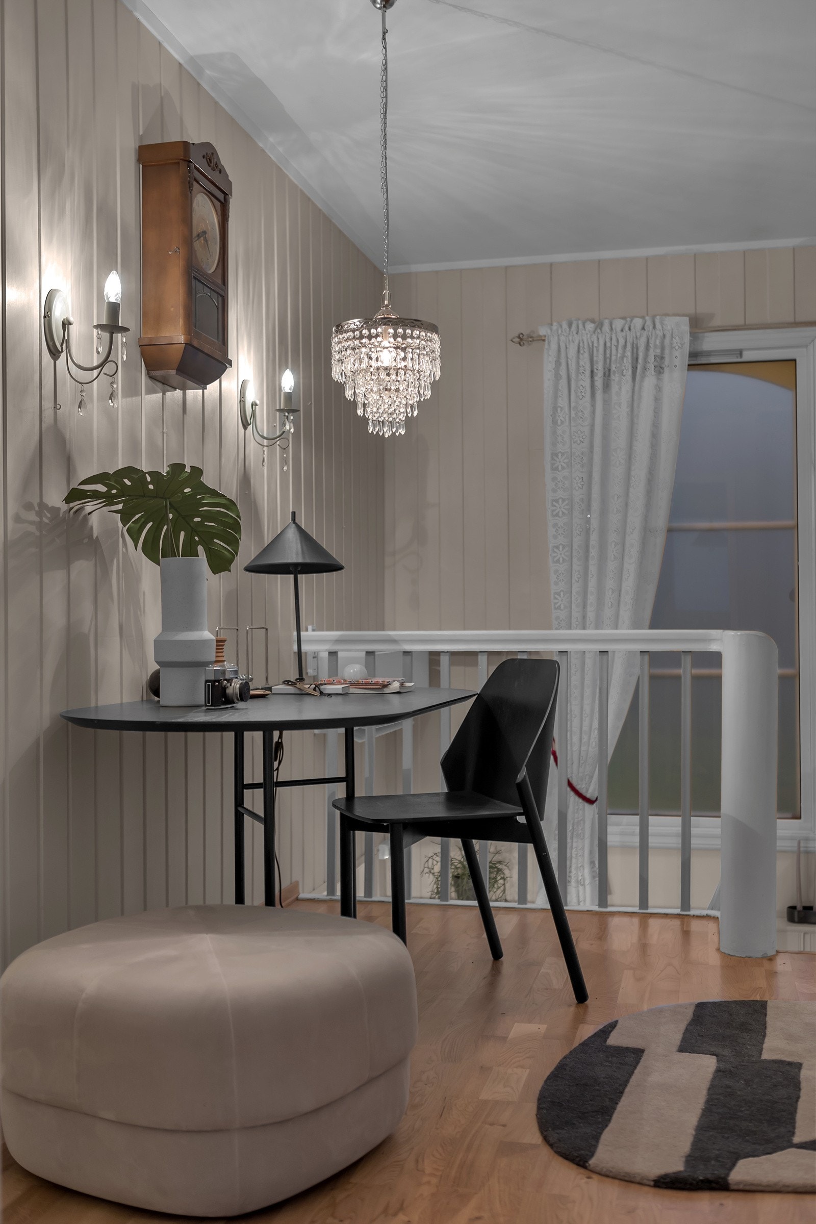 Boligens 2. etasje er dedikert til 3 soverom, stue, kjøkken og bad Galleribilde