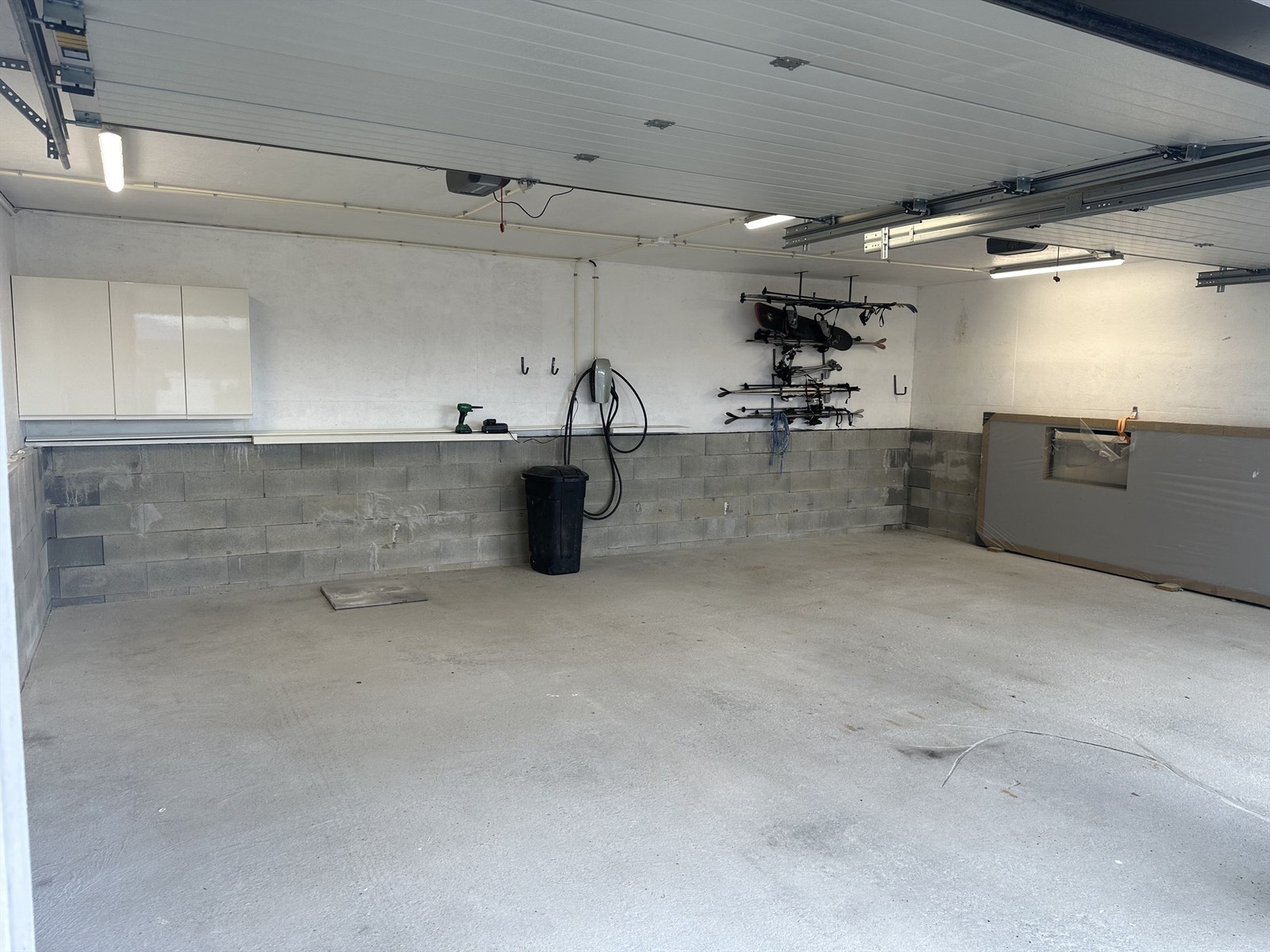 Har to separate elbilladere samt klargjort for vann og avløp Galleribilde