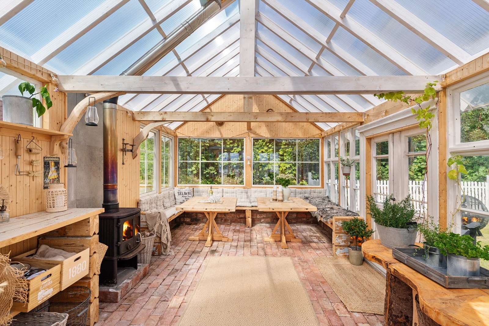 Meget tiltalende innredet brukt i hovedsak til sosiale sammenkomster. Galleribilde