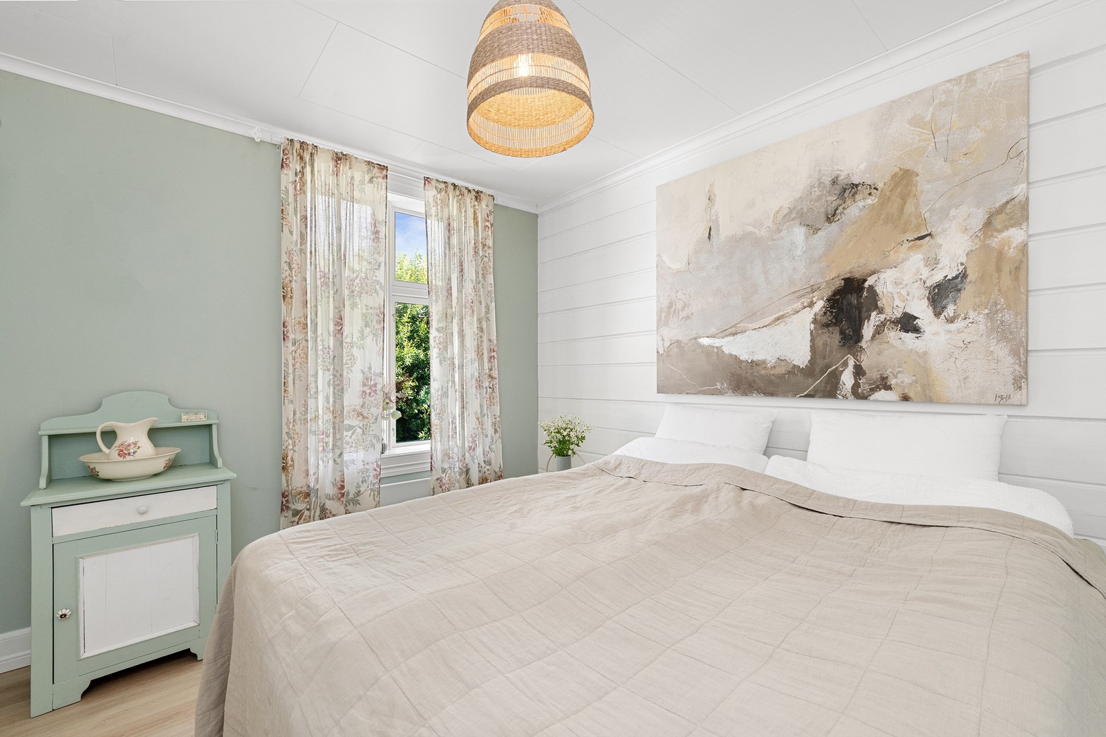 Soverom ett av fire i 2. etg Galleribilde