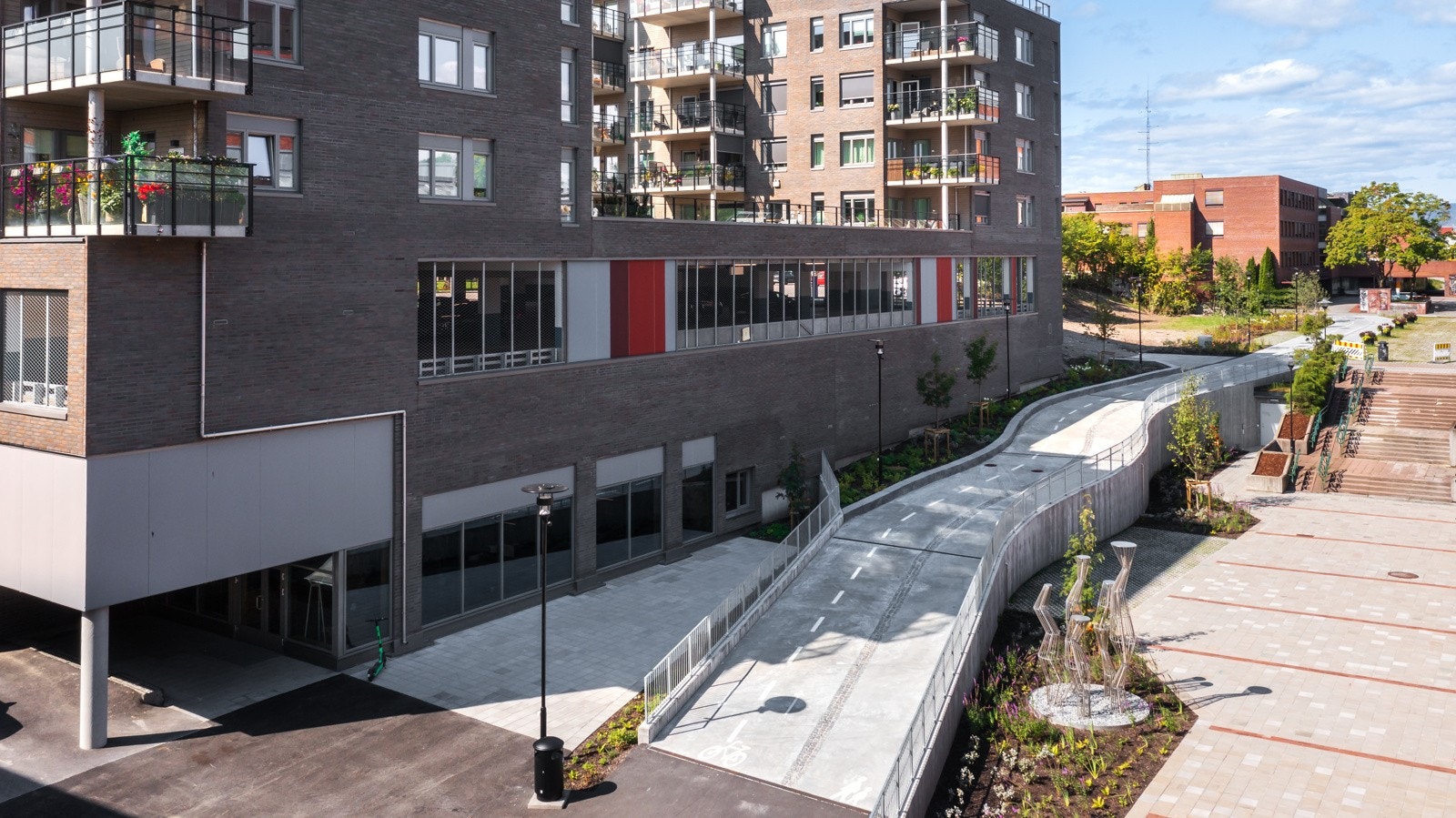 Den flotte gang- og sykkelveien på baksiden av Lietorvet er nå ferdigstilt Galleribilde