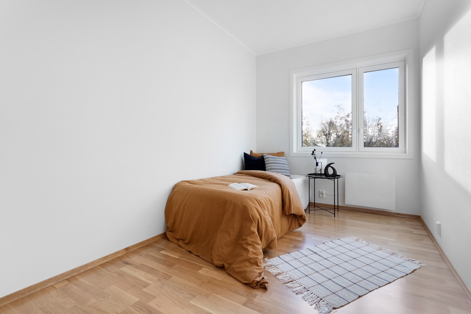 Soverom III, innredet med enkeltseng. Rommene kan innredes etter eget ønske og behov, og kan fint benyttes som kontor el. Galleribilde