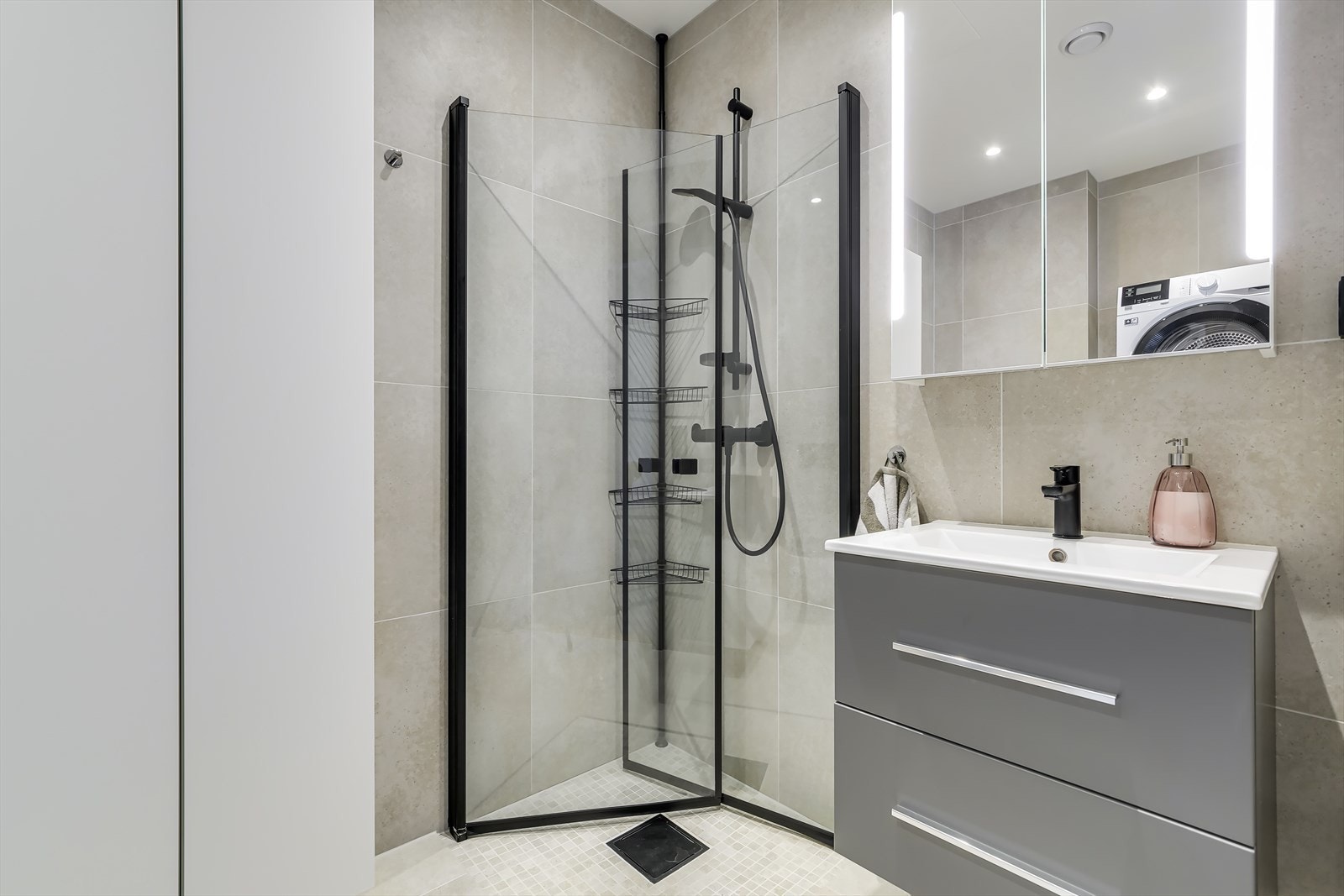 Baderom 1 - meget delikat og innbydende Galleribilde