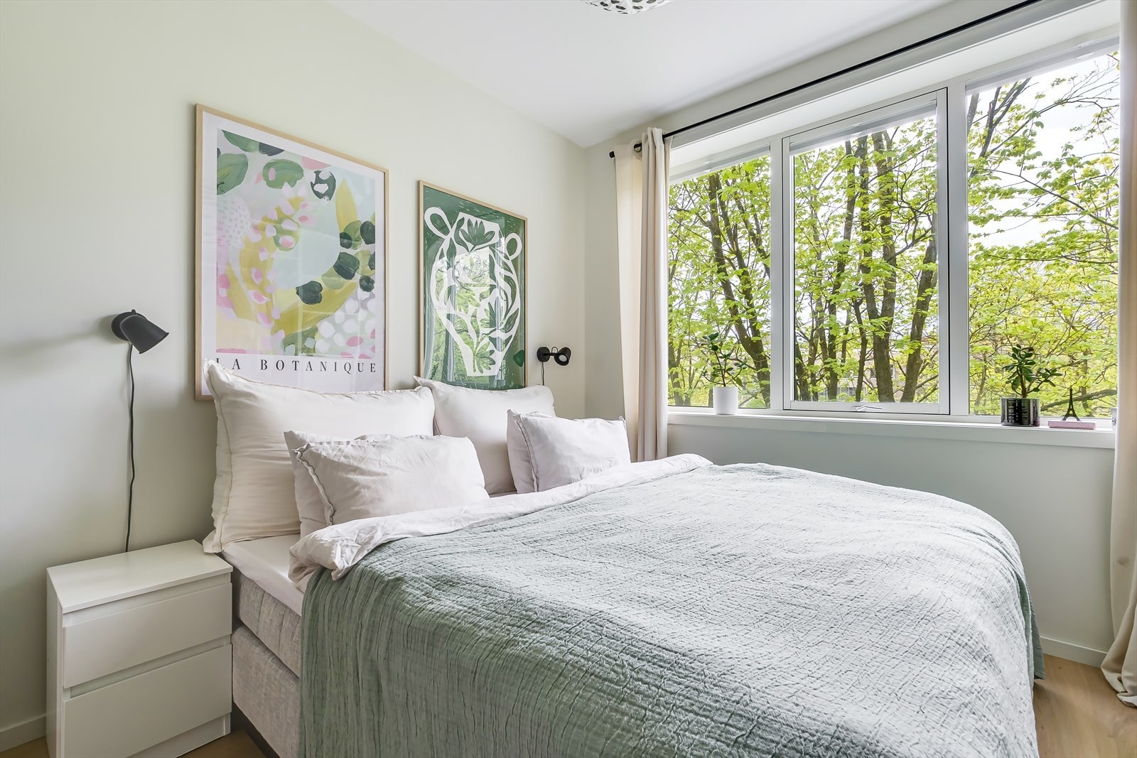 God plass til dobbeltseng Galleribilde