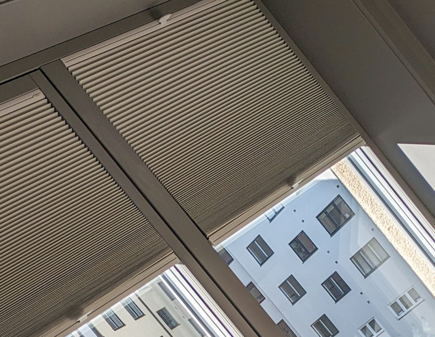 Plisé gardiner med hev-senk muligheter Galleribilde