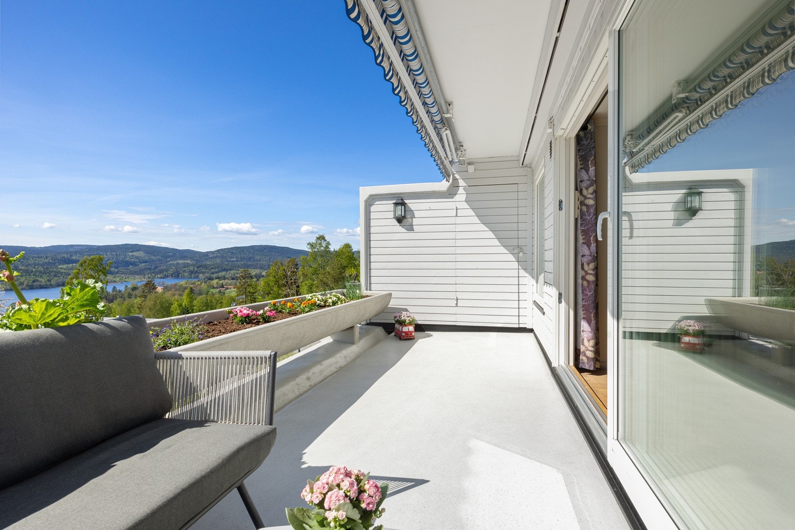 På terrasesen er det en bod på 4 kvm. I tillegg hører det med egen bod i felles oppgang. Galleribilde