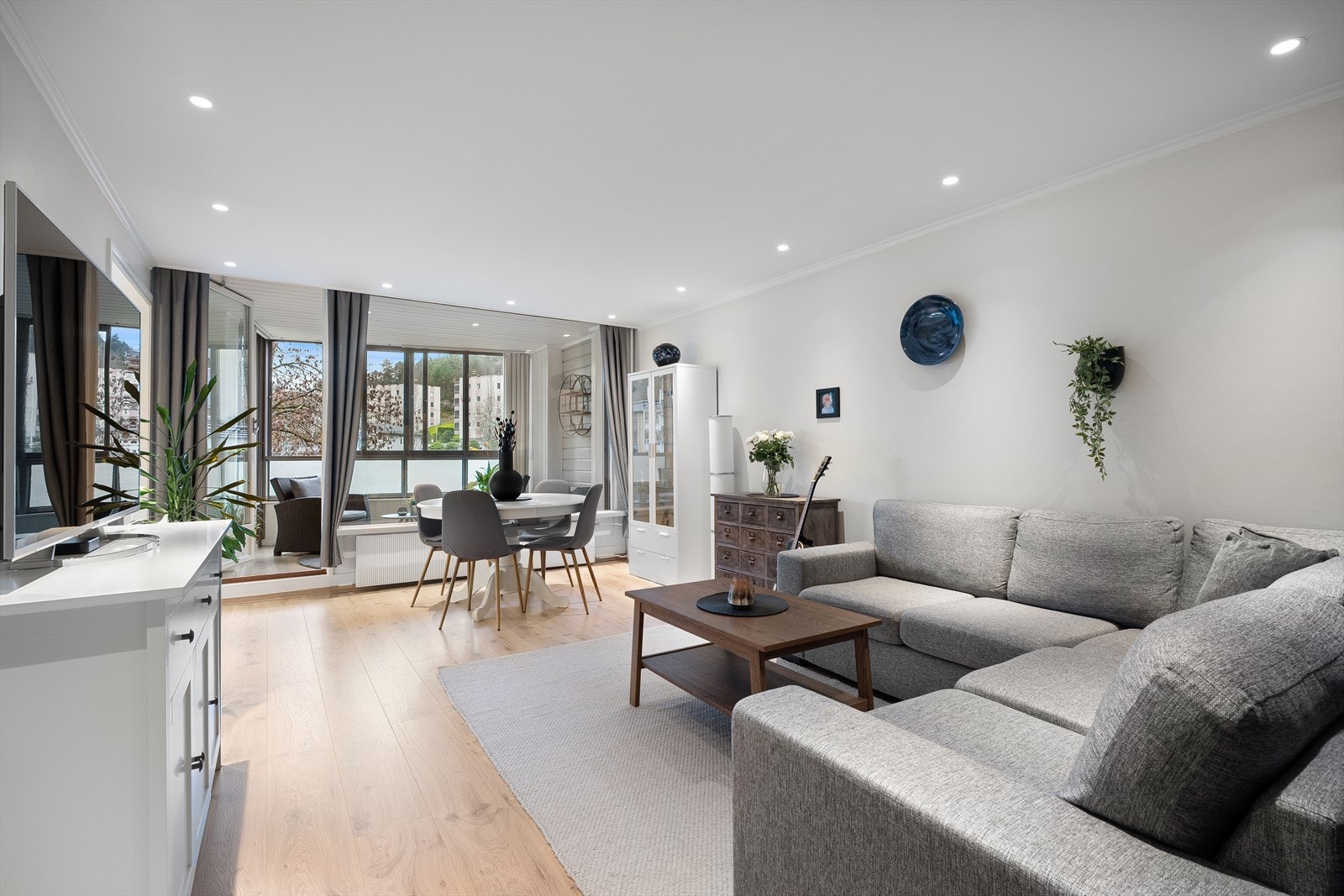 Flott 2-roms leilighet med 7 kvm. solrik balkong Galleribilde