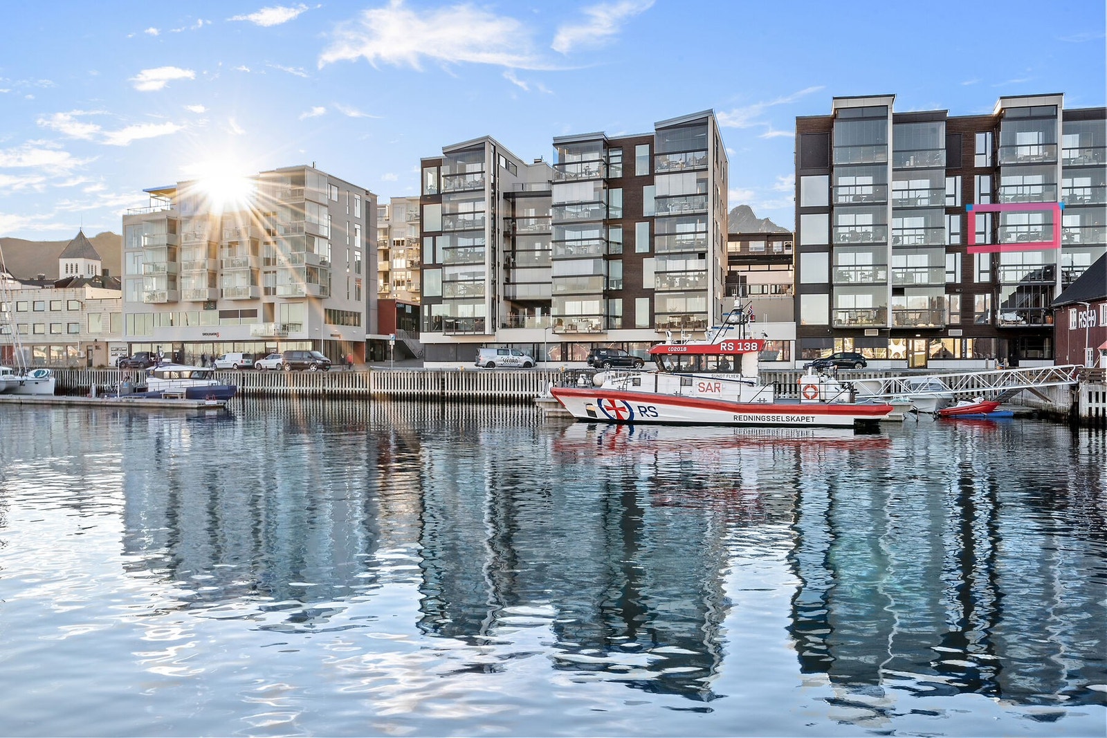 Leiligheten ligger her i bygningen til høyre Galleribilde