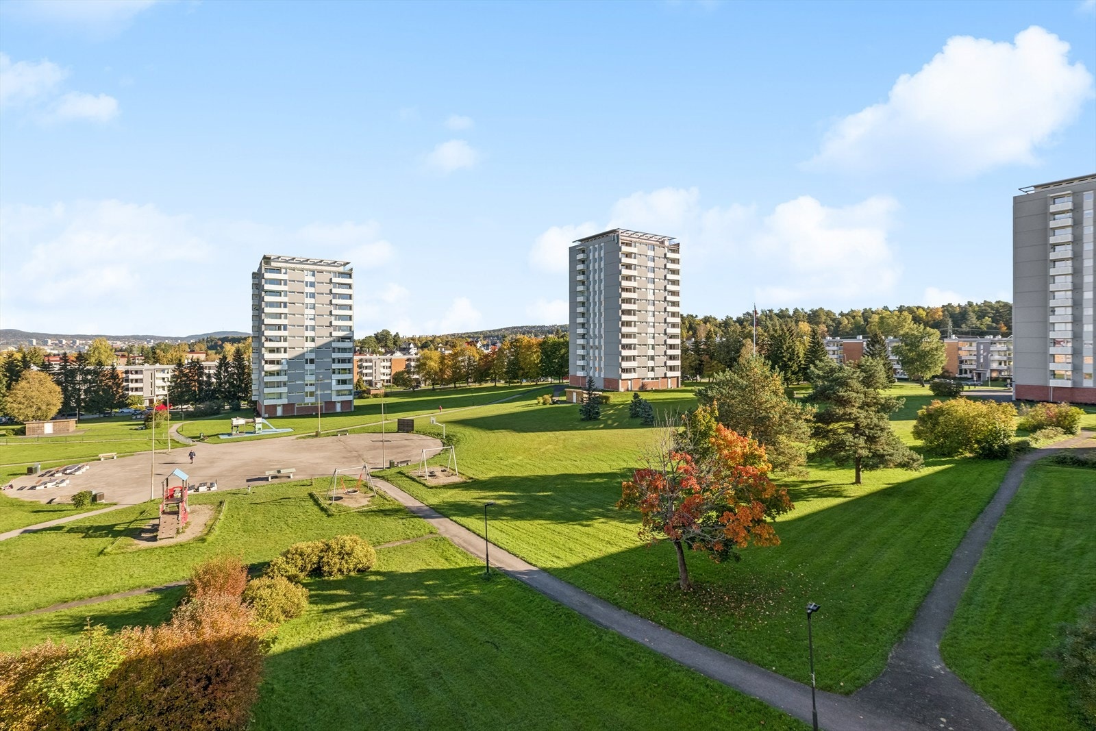 Nydelig utsikt fra boligen. Her kan du følge døgnet og årstidene. Galleribilde