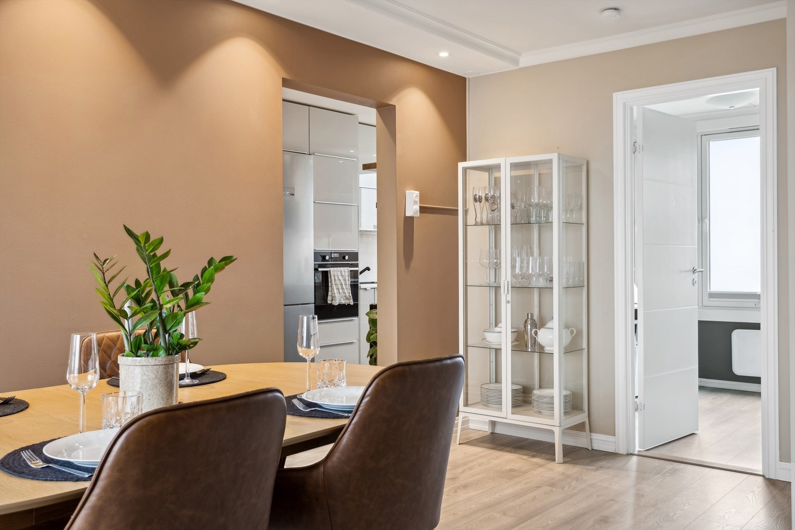 Inviter venner og familie til hyggelige stunder. Galleribilde