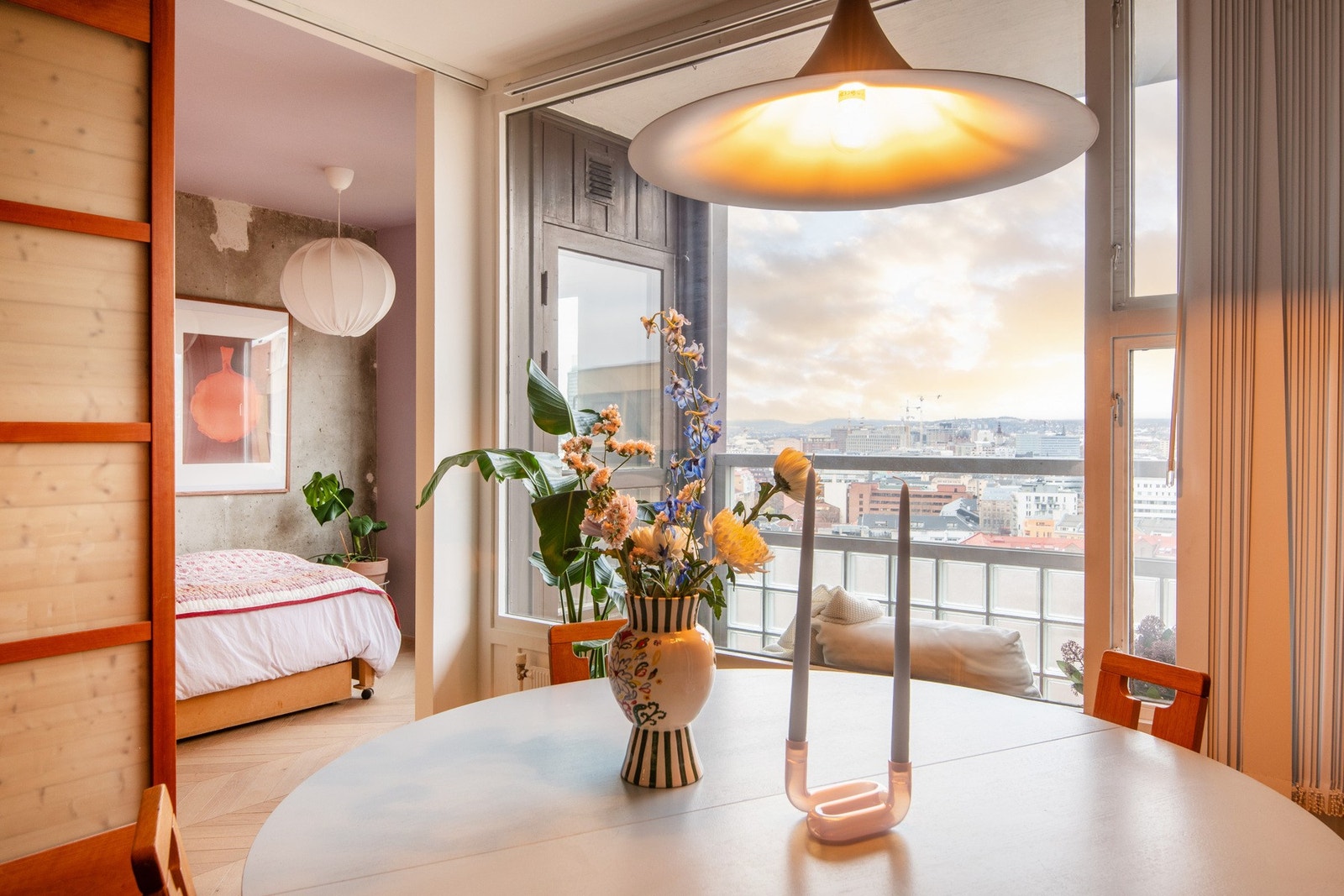 Opplev denne svært tiltalende leiligheten fra den kritikerroste, norske kinofilmen "Elskling" - nå kan den bli din! Galleribilde