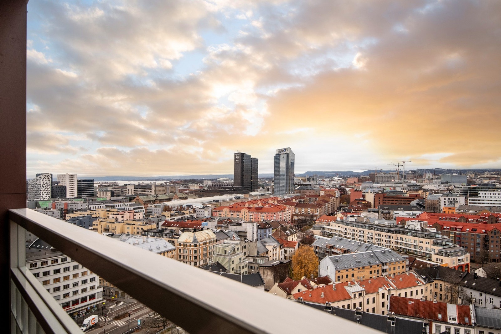 Ideelt uteområde for avslappende stunder med panoramautsikt over byen. Galleribilde