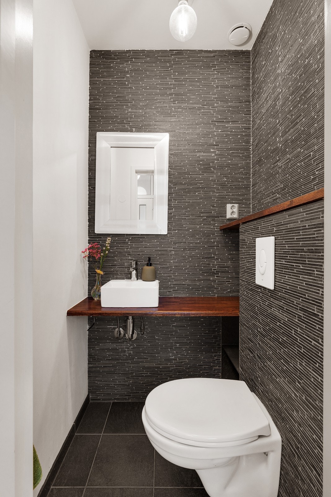 Flislagt separat wc. Galleribilde