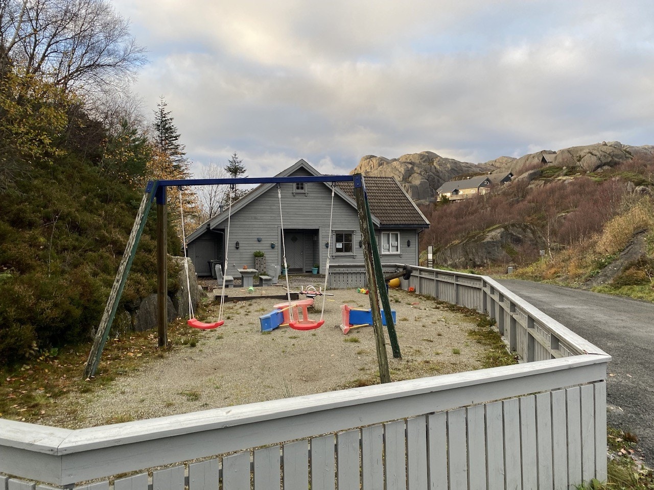 Servicebygget slik det fremstår i dag
Felles lekeplass for hyttefeltet Galleribilde