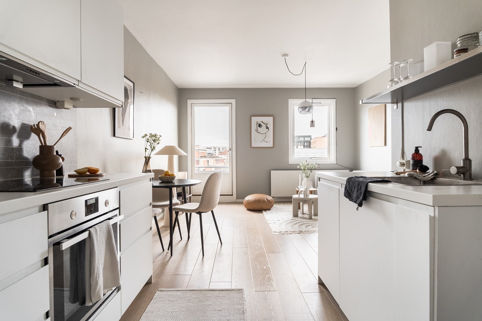 Selger har aldri brukt peis i leilighet, men så langt selger kjenner til er det ingen feil eller mangler ved denne. Galleribilde