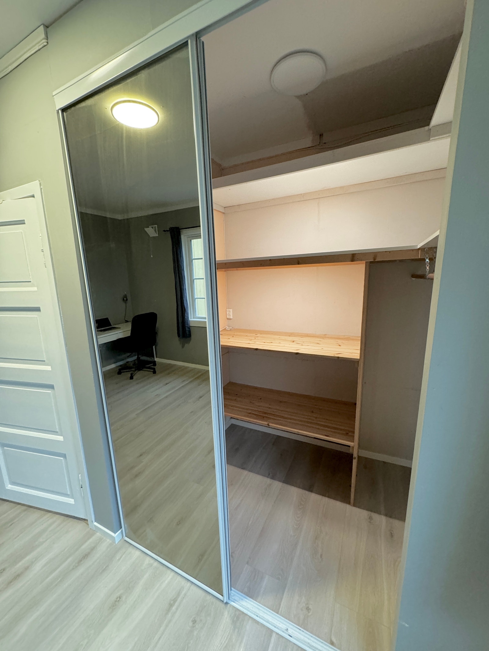 Rom 2 med walk-in løsning Galleribilde