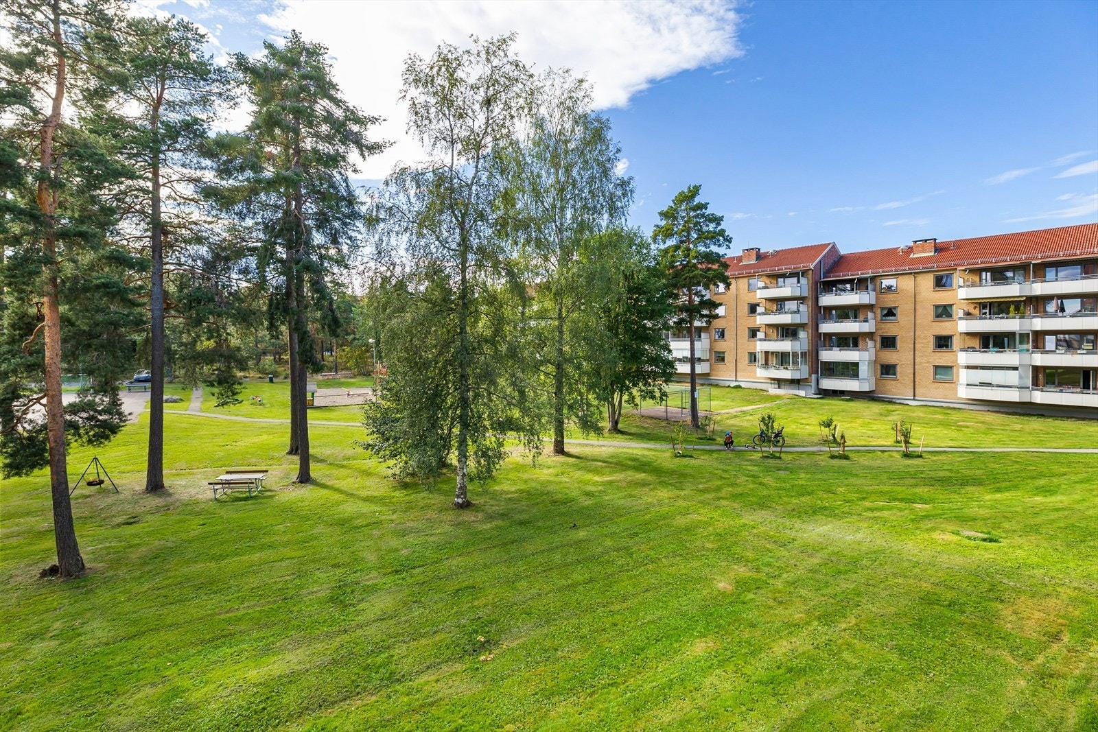 Her har du hyggelig utsyn mot grønt fellesområde. Galleribilde