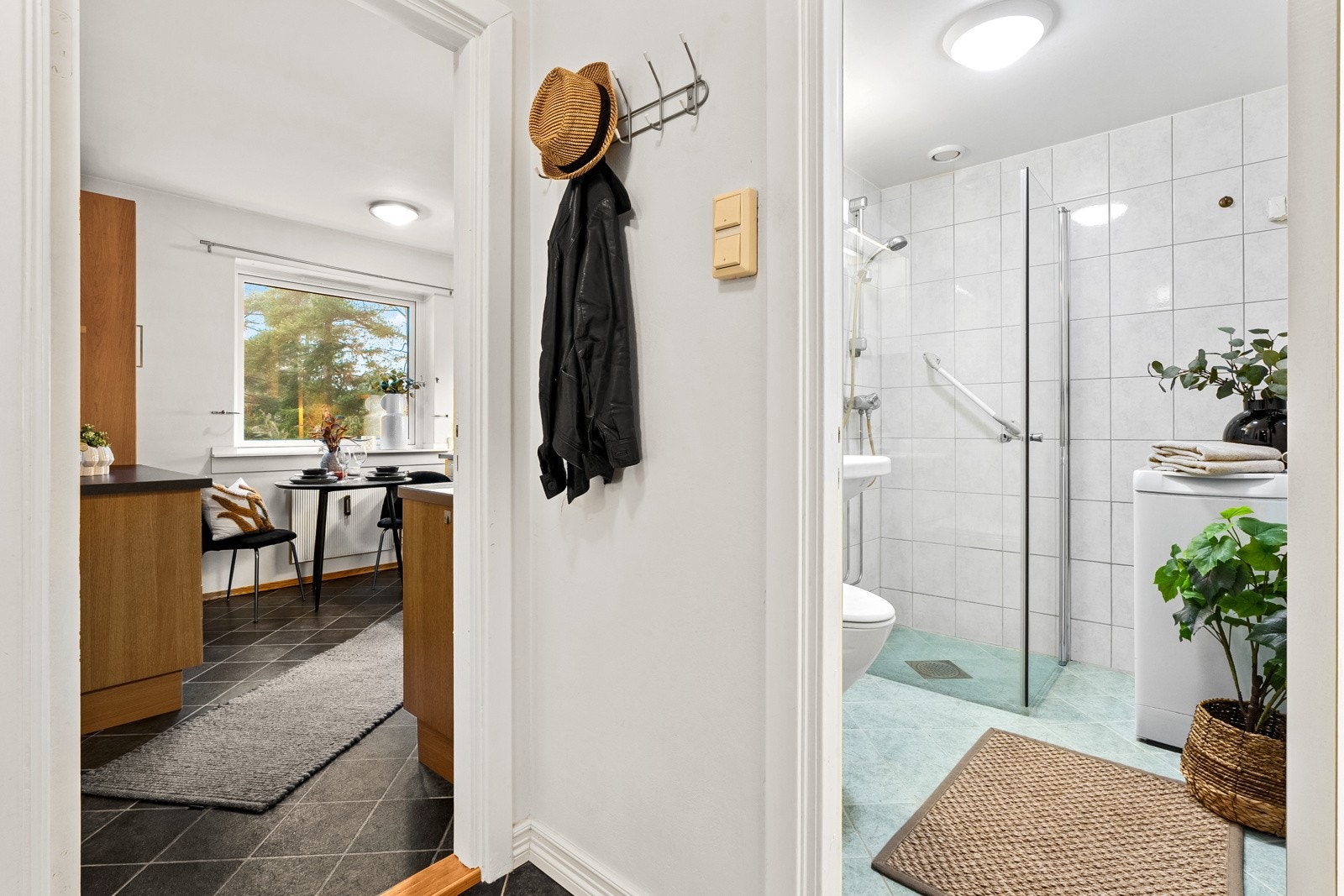 Vi går videre inn på badet, som ble rehabilitert i regi av borettslaget i 2003/04. Galleribilde