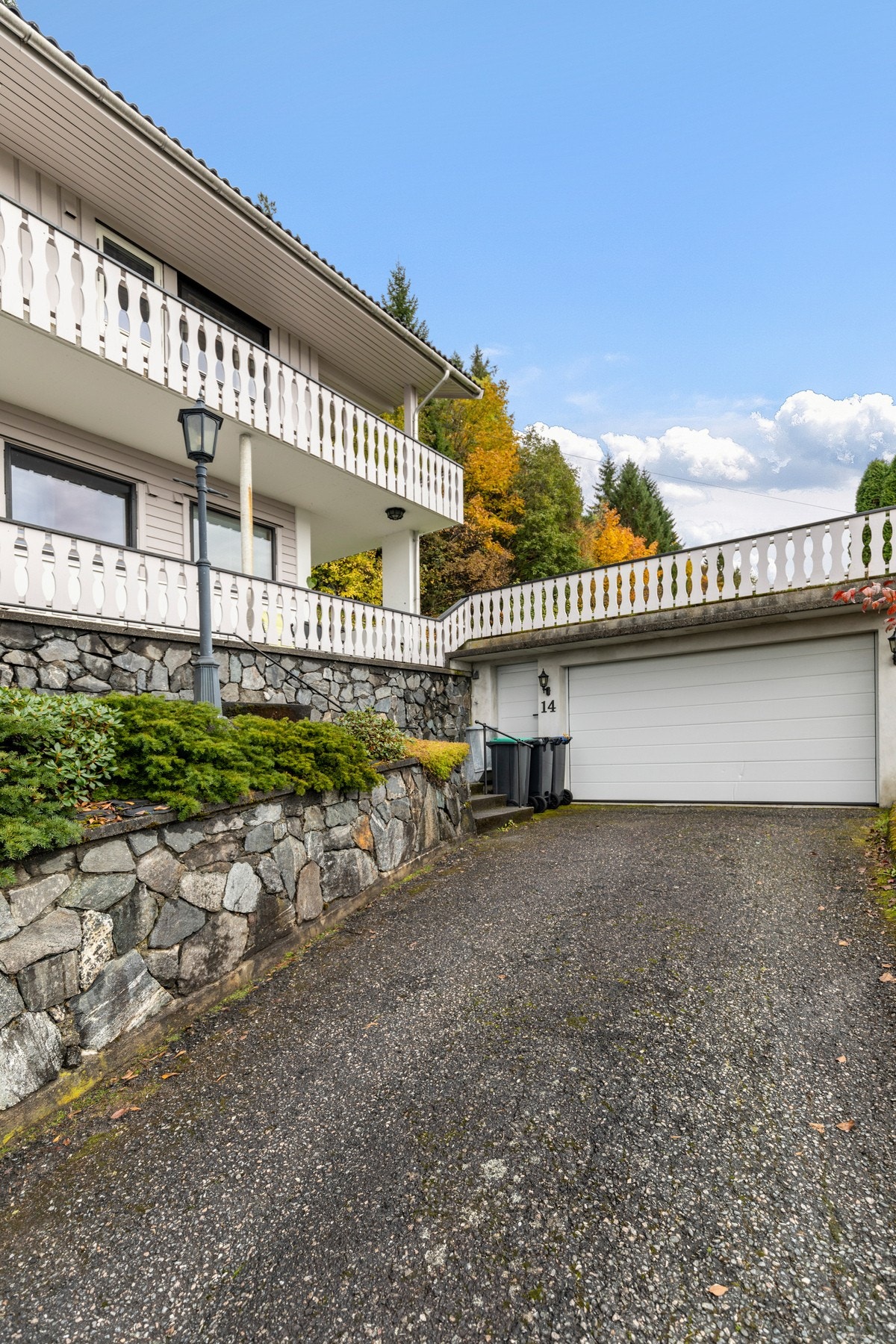 Garasje ved adkomsten. Galleribilde