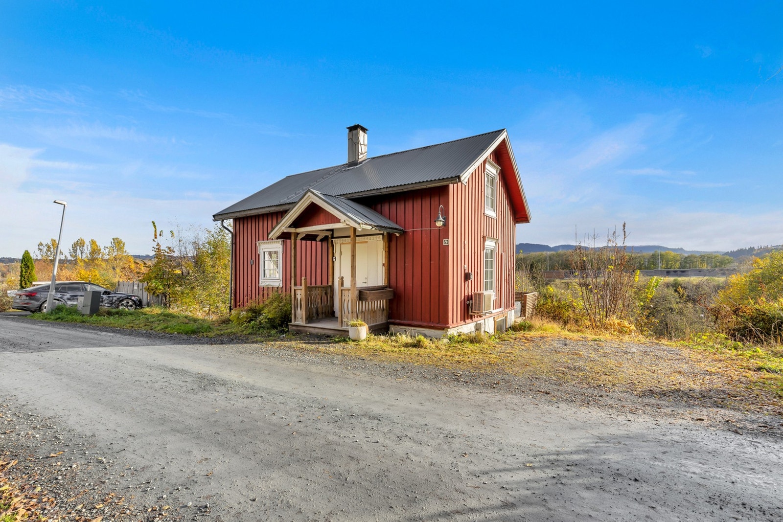EiendomsMegler1 v/Marius Aune Olsen har gleden av å presentere Gammel-Lina 53 - En sjarmerende enebolig i rolige omgivelser på Selsbakk. Galleribilde