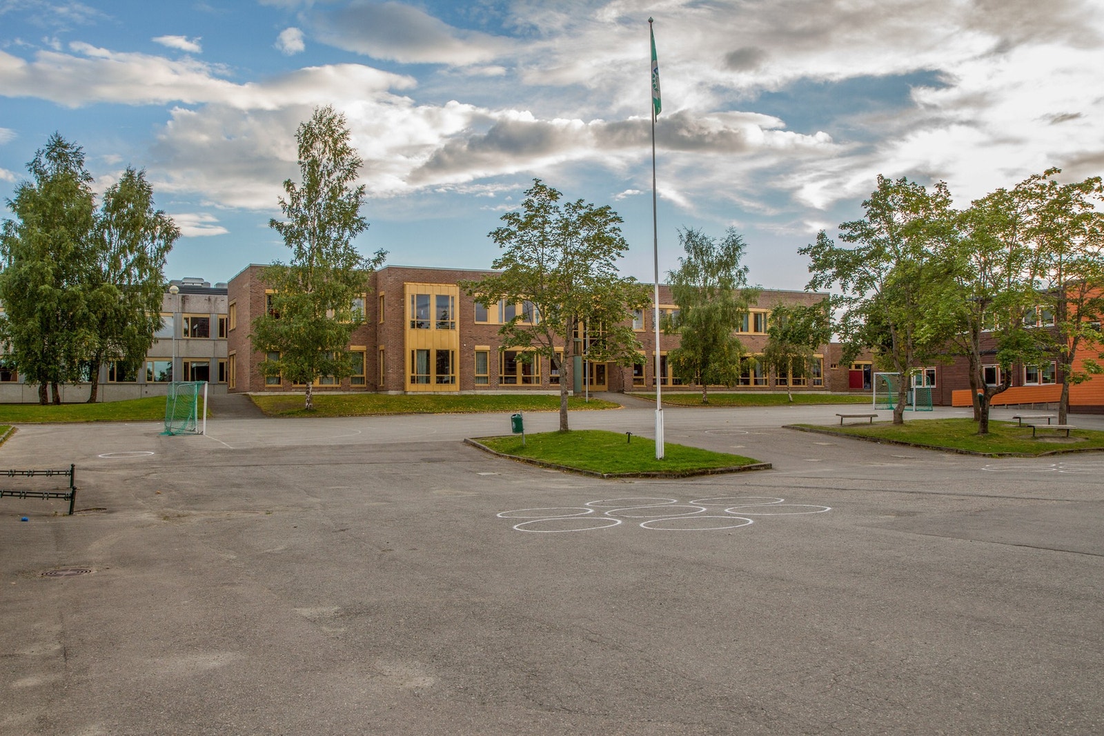 Selsbakk ungdomsskole. Galleribilde