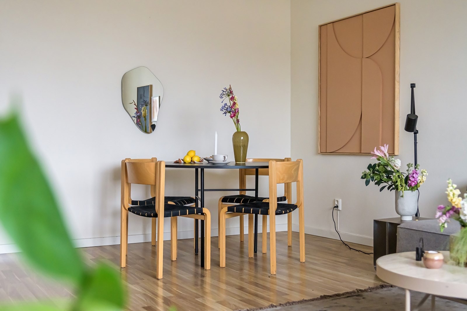 Her er det god plass til spisebord, perfekt sted å samle venner og familie til en hyggelig middag Galleribilde