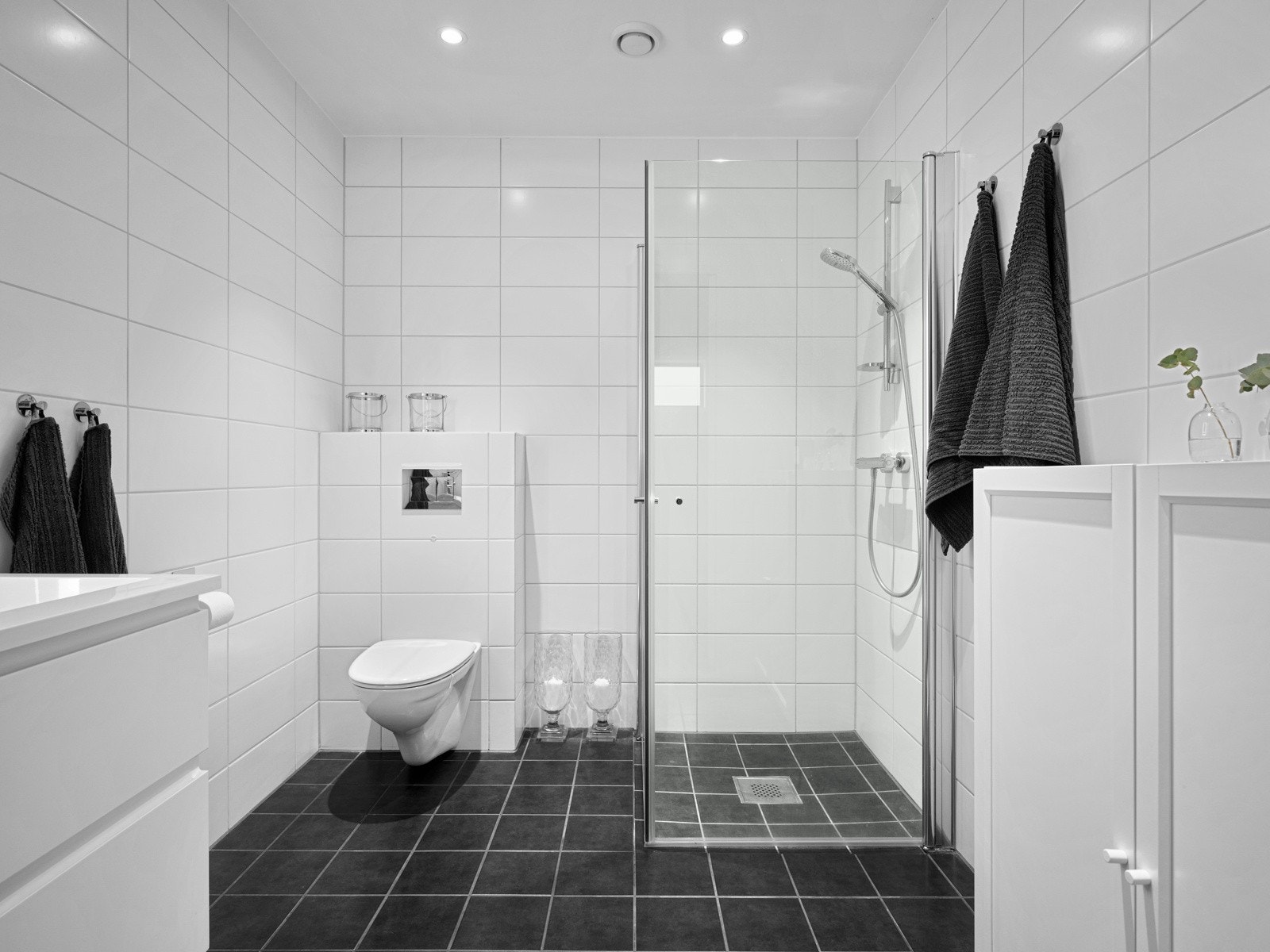 Pent, helfliset bad i 1. etasje Galleribilde