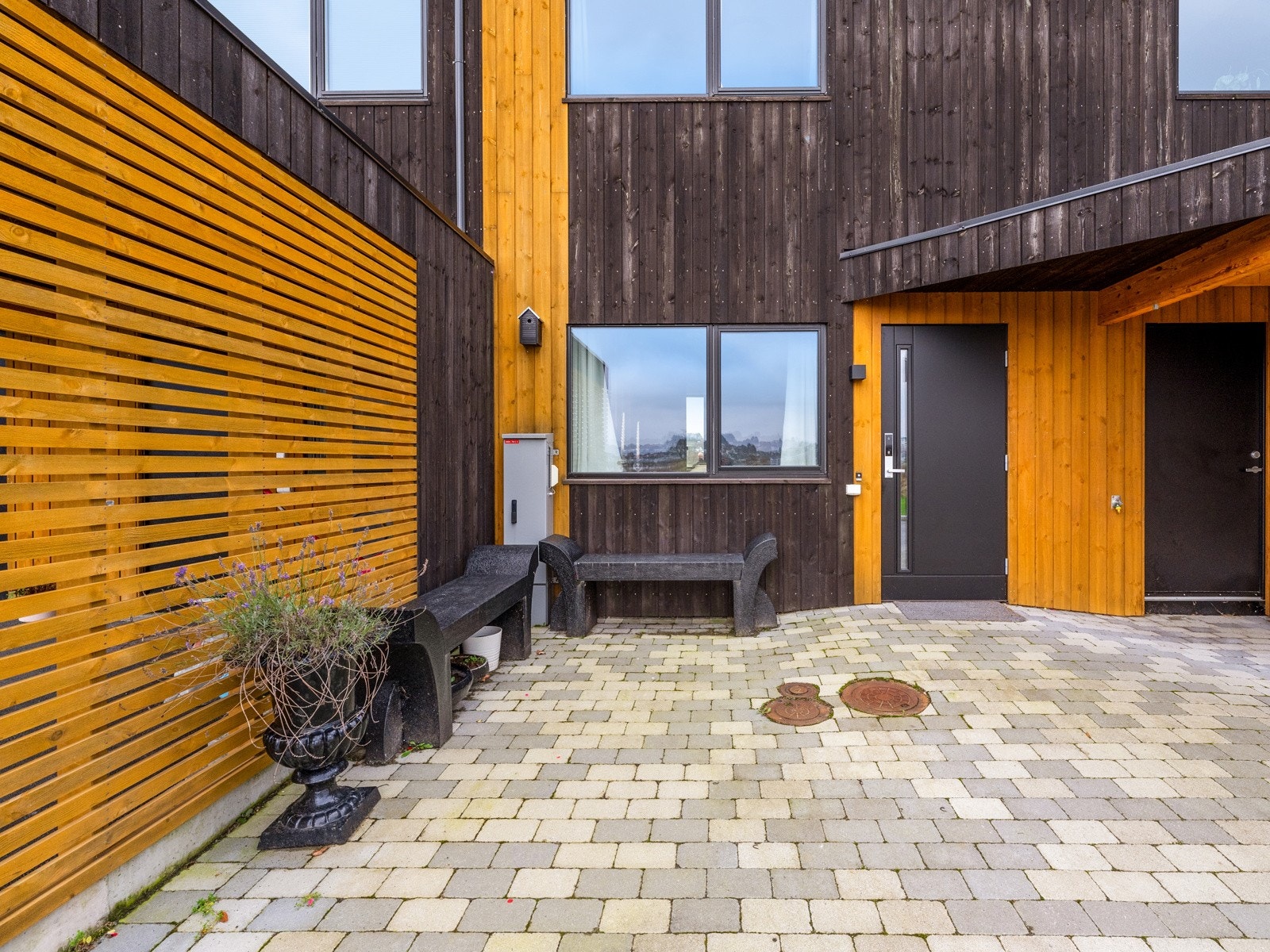 Pent gårdsrom med belegningstein Galleribilde