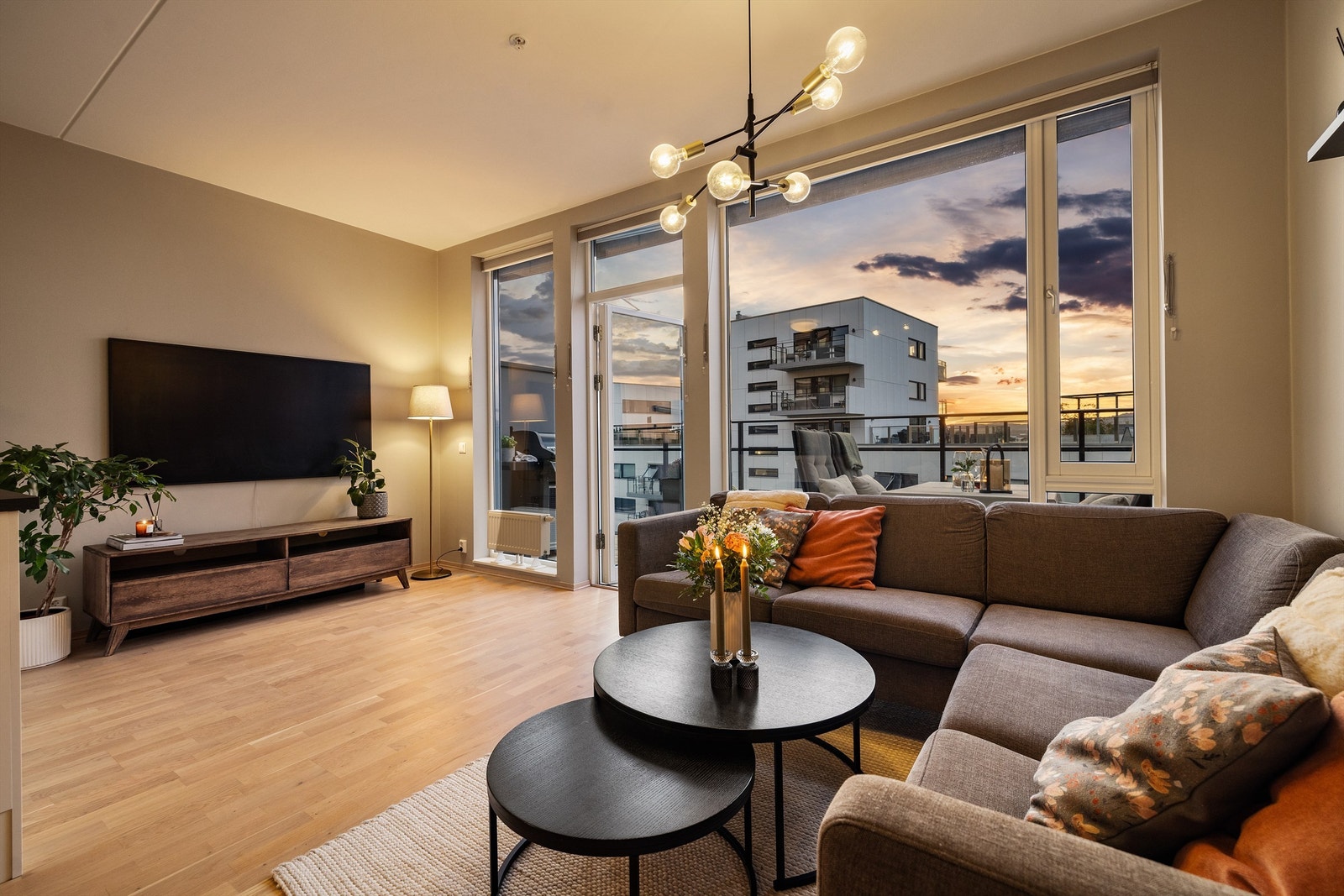 Velkommen til Ingeniørveien 6 - Presentert av Kjetil Kraabøl v/ Krogsveen Bekkestua Galleribilde