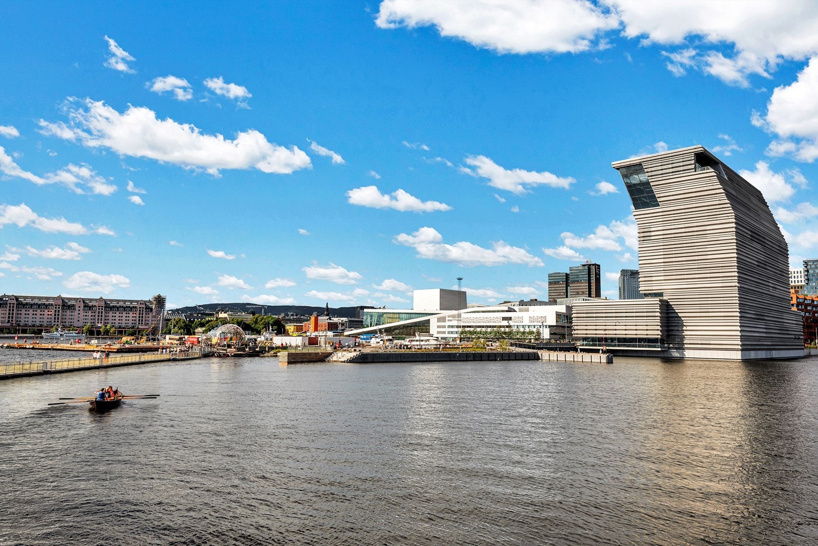 Fra leiligheten har du også kort vei til noen av byens beste kulturtilbud med Munchmuseet, Operaen og Deichmanske bibliotek Galleribilde