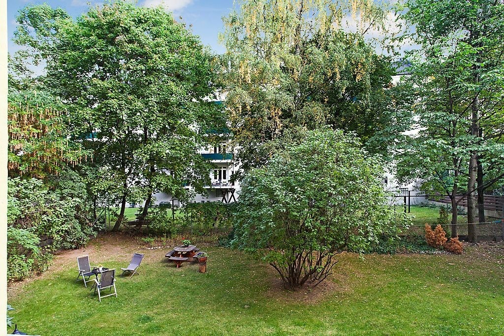 Bakgård Galleribilde