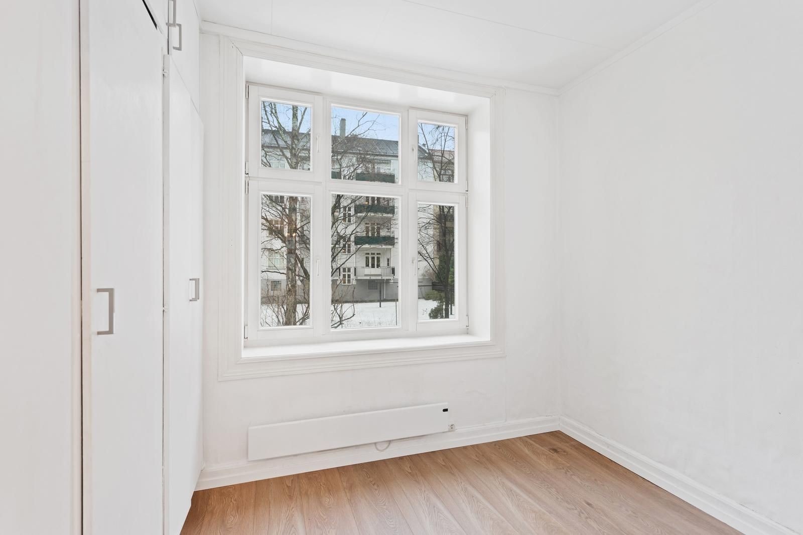 Soverom med garderobeskap Galleribilde
