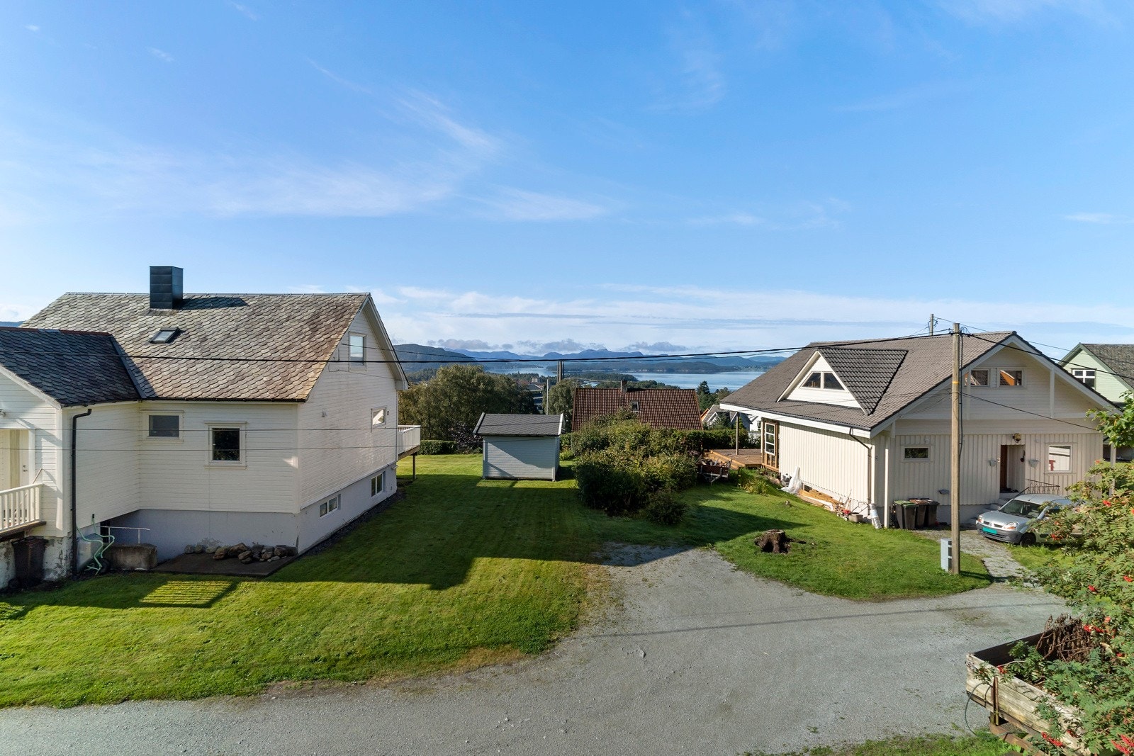 Fra eiendommen vil man få fin utsikt utover mot fjorden Galleribilde