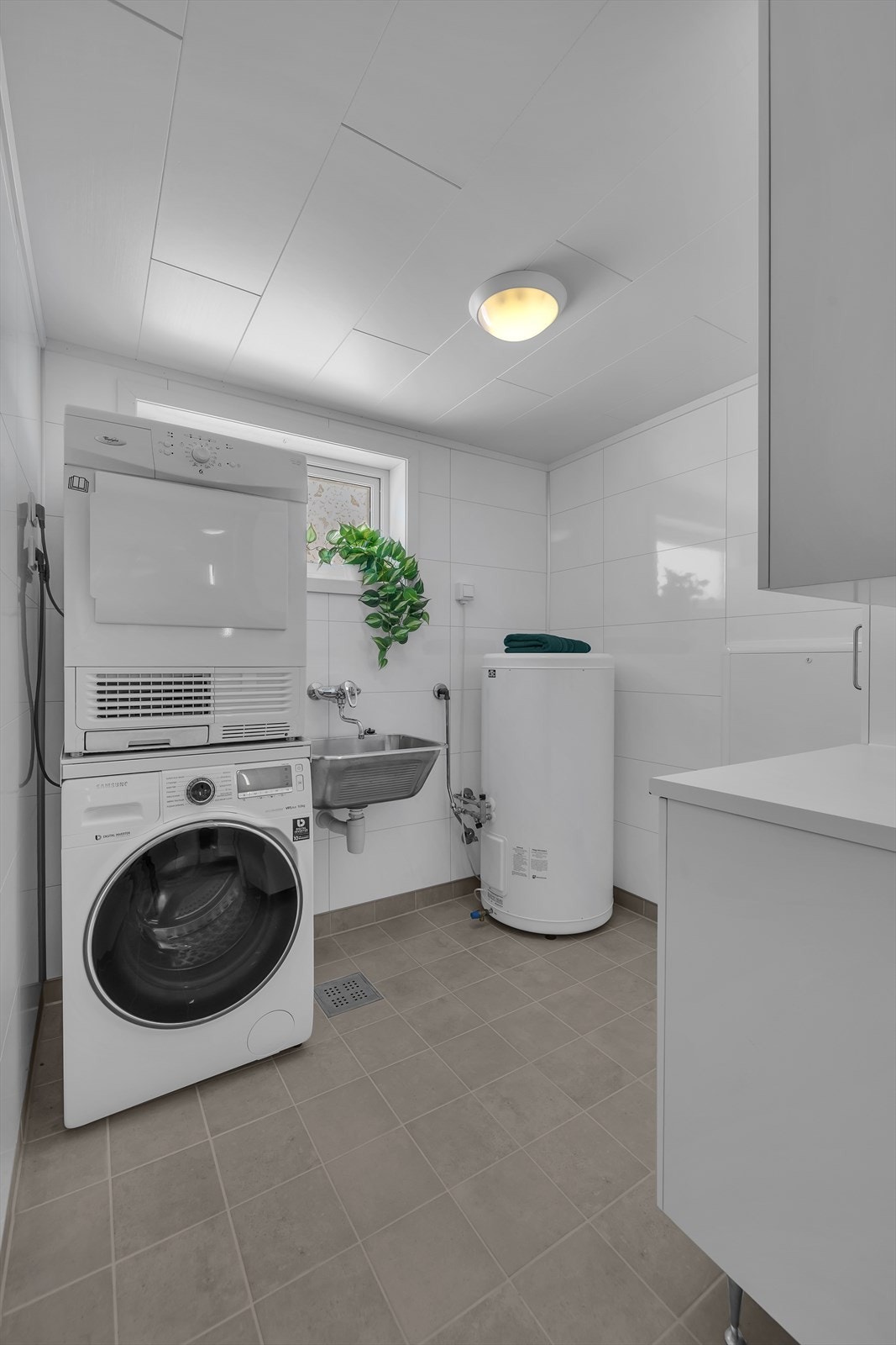 Vaskerom innenfor Galleribilde