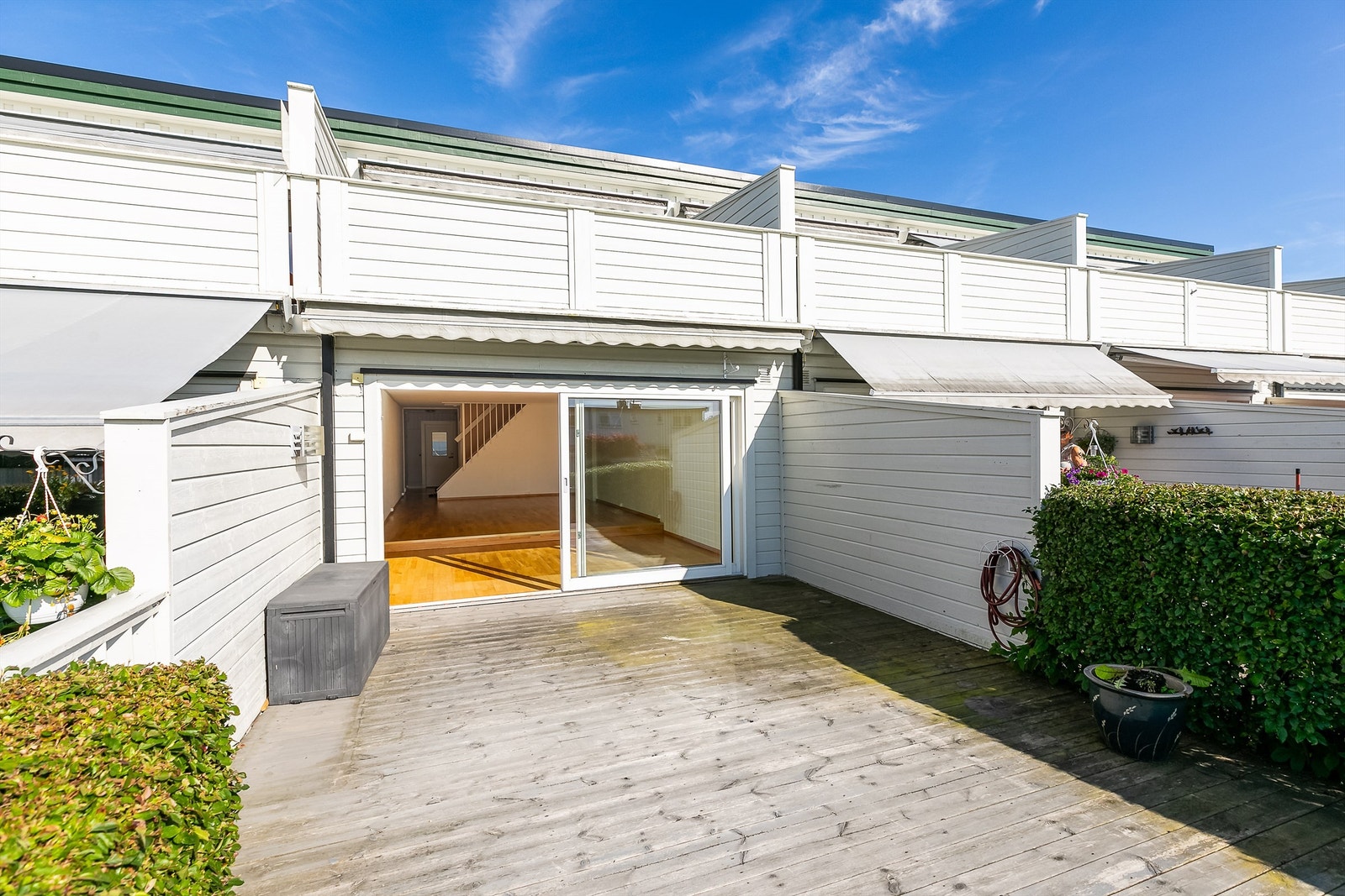 Terrassen tilknyttet første etasje er på over 30 kvm., terrassen over på ca. 15 kvm. Galleribilde