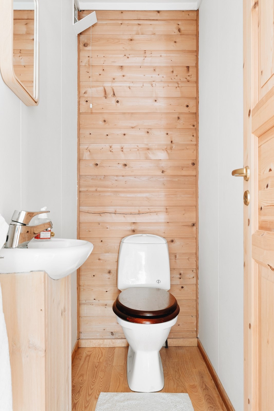 Toalettrom i entré. Galleribilde